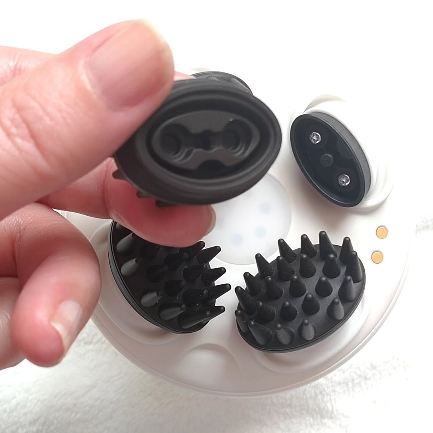 充電式EMSヘッドスパ プレミア/FESTINO/ヘッドマッサージャーを使ったクチコミ(4枚目)