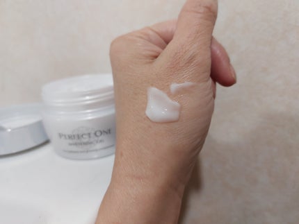 パーフェクトワン 薬用ホワイトニングジェル(医薬部外品)/パーフェクトワン/オールインワン化粧品を使ったクチコミ(4枚目)