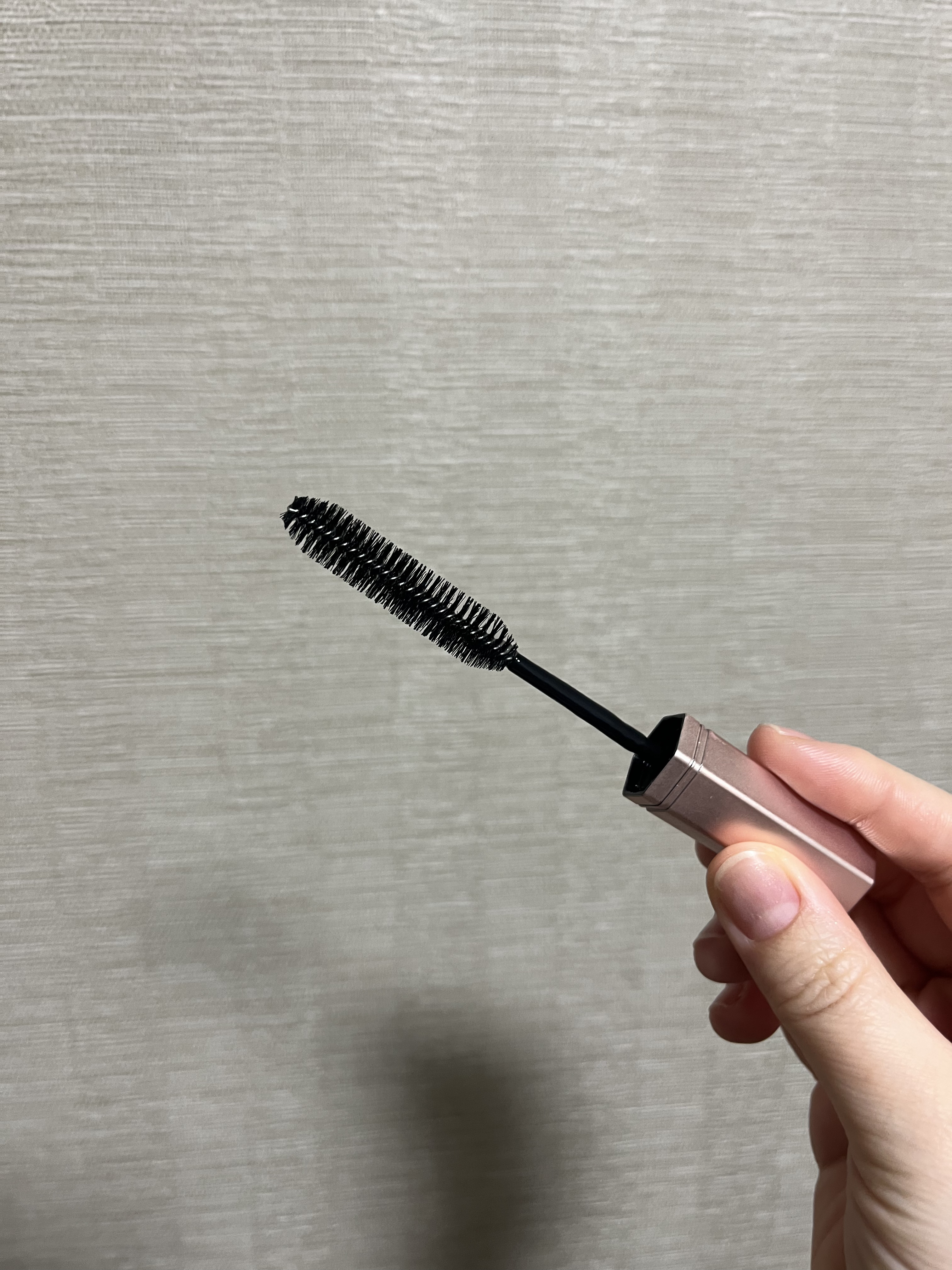 アンドハニー メルティ マトメイクスティック スーパーホールド 4.0/&amp;honey/ヘアジェルを使ったクチコミ（2枚目）