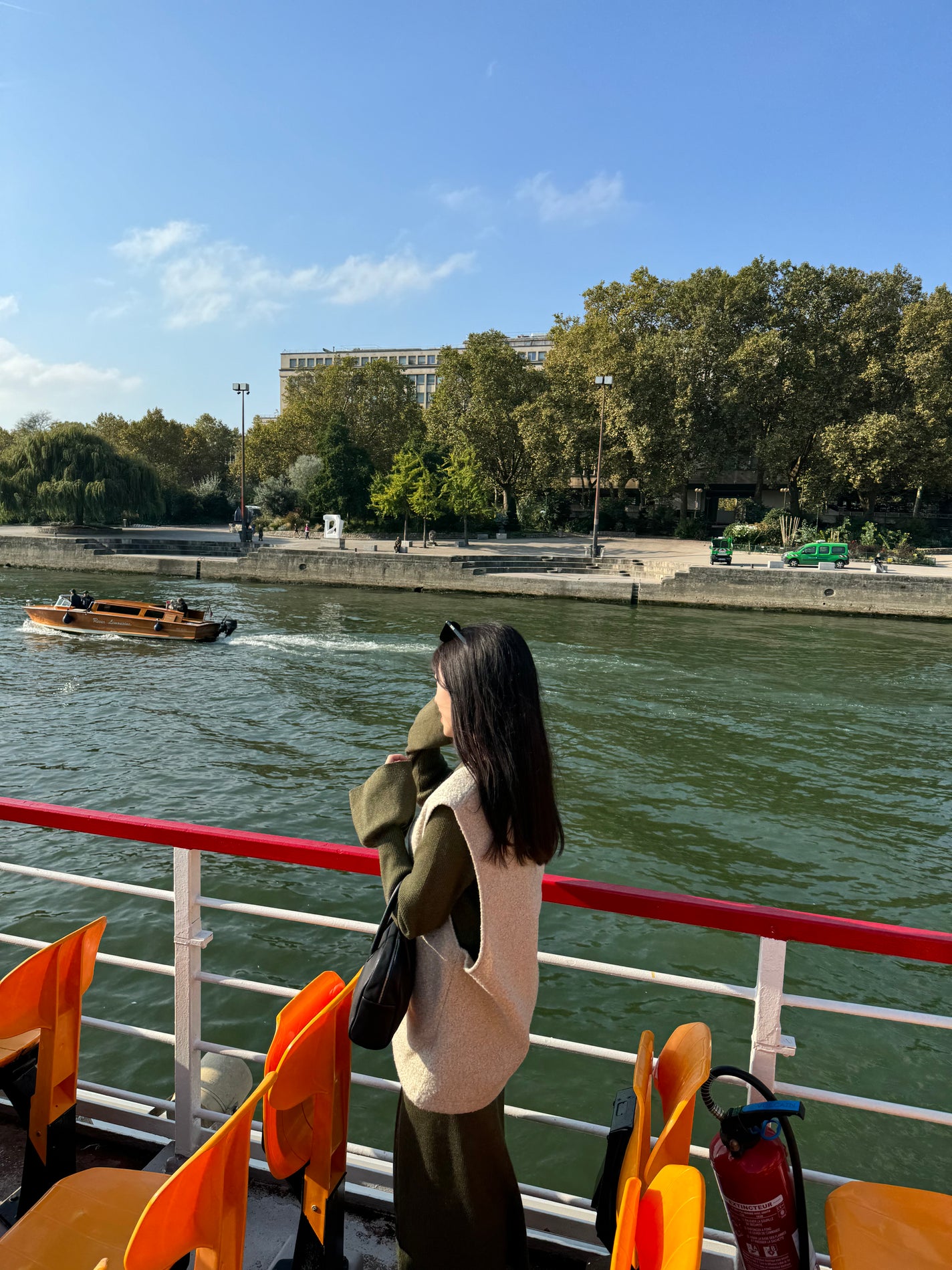 honoka on LIPS 「私は2024年の9月に新婚旅行でフランスとイギリスへ行きました..」(3枚目)