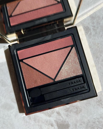 ダイメンションズ マルチエフェクト アイシャドウ/PRADA BEAUTY/アイシャドウパレットを使ったクチコミ(2枚目)