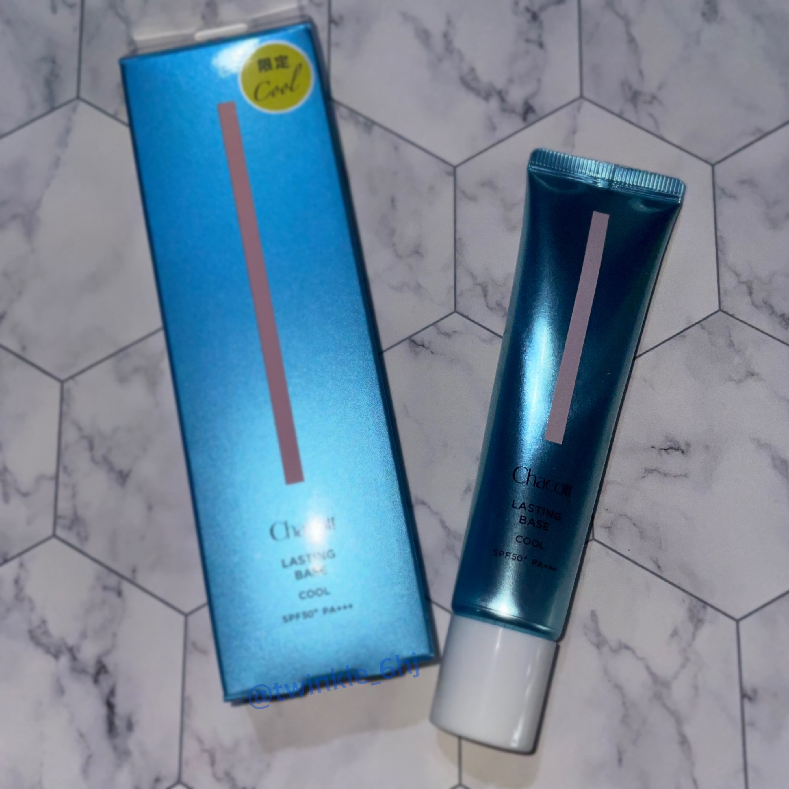  【商品】
チャコット・コスメティクス ラスティングベース クール
556 ナチュラルピンク 2025年発売


【良いところ】
ひんやり
瞬間冷却（メンソレータム）冷感持続

SPF50+ PA +++
紫外線吸収剤不使用のノンケミカル処