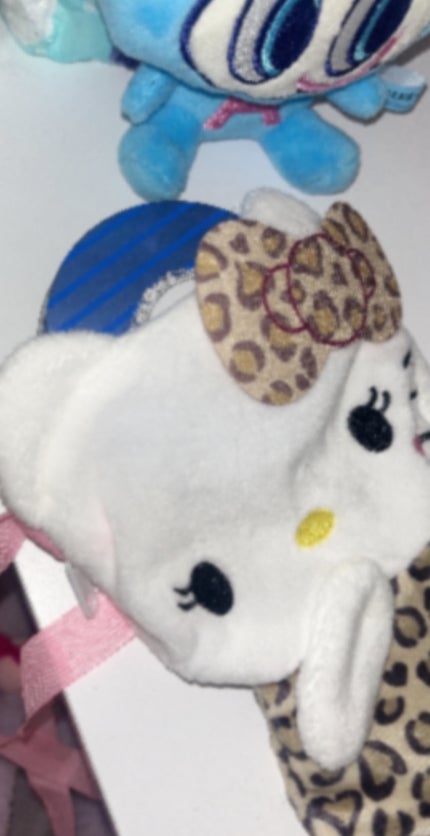 るる on LIPS 「ガチャでキティ🍎ちゃんのポシェットでてたー♡ヒョウ柄がでたよー..」(3枚目)