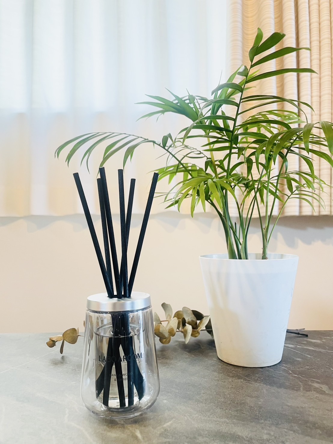 ディフューザー サンダルウッド＆アンバー/LABO AROOM/ルームフレグランスを使ったクチコミ（1枚目）