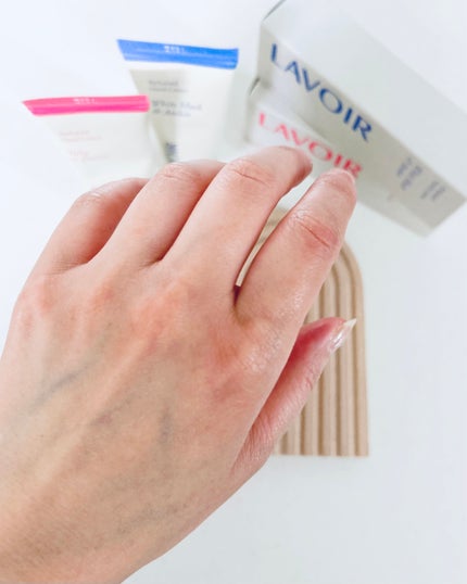 パフュームハンドクリーム ホワイトムスク&アンバー/LAVOIR/ハンドクリームを使ったクチコミ(4枚目)