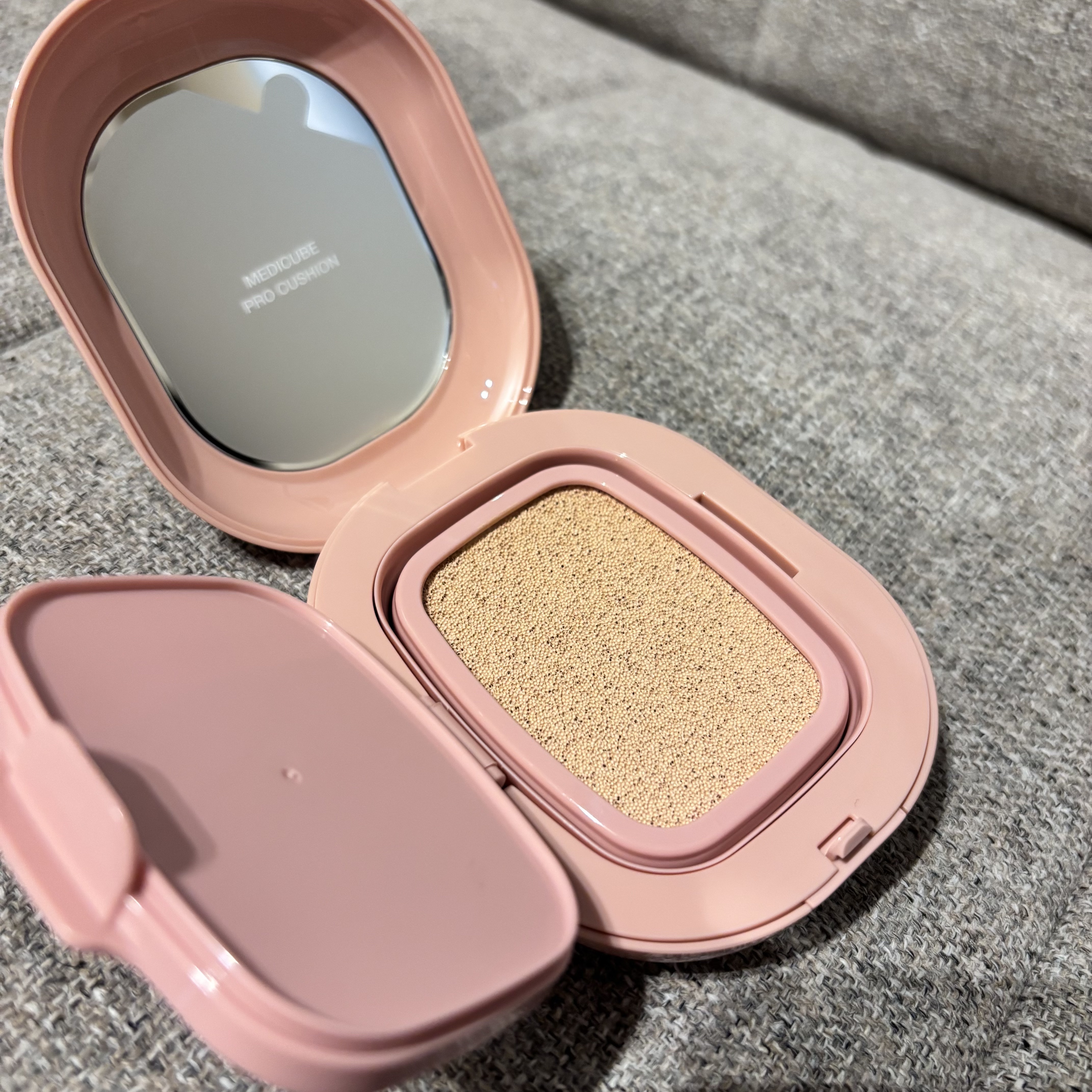 プロ グルタチオン グロウクッションファンデーション/MEDICUBE/クッションファンデーションを使ったクチコミ（3枚目）