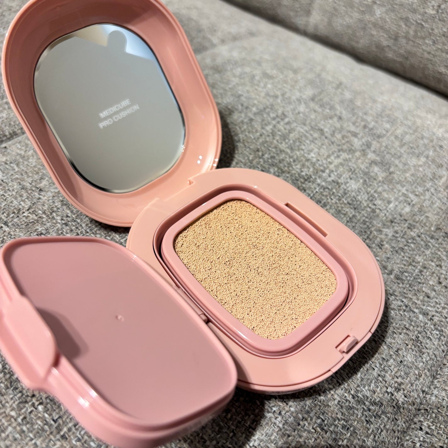 プロ グルタチオン グロウクッションファンデーション/MEDICUBE/クッションファンデーションを使ったクチコミ(3枚目)