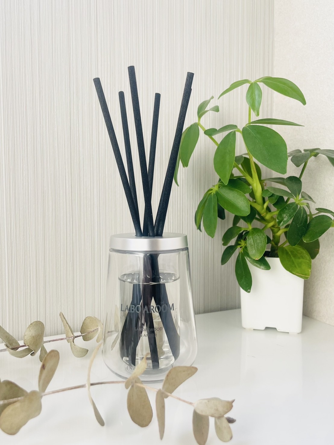 ディフューザー サンダルウッド＆アンバー/LABO AROOM/ルームフレグランスを使ったクチコミ（2枚目）