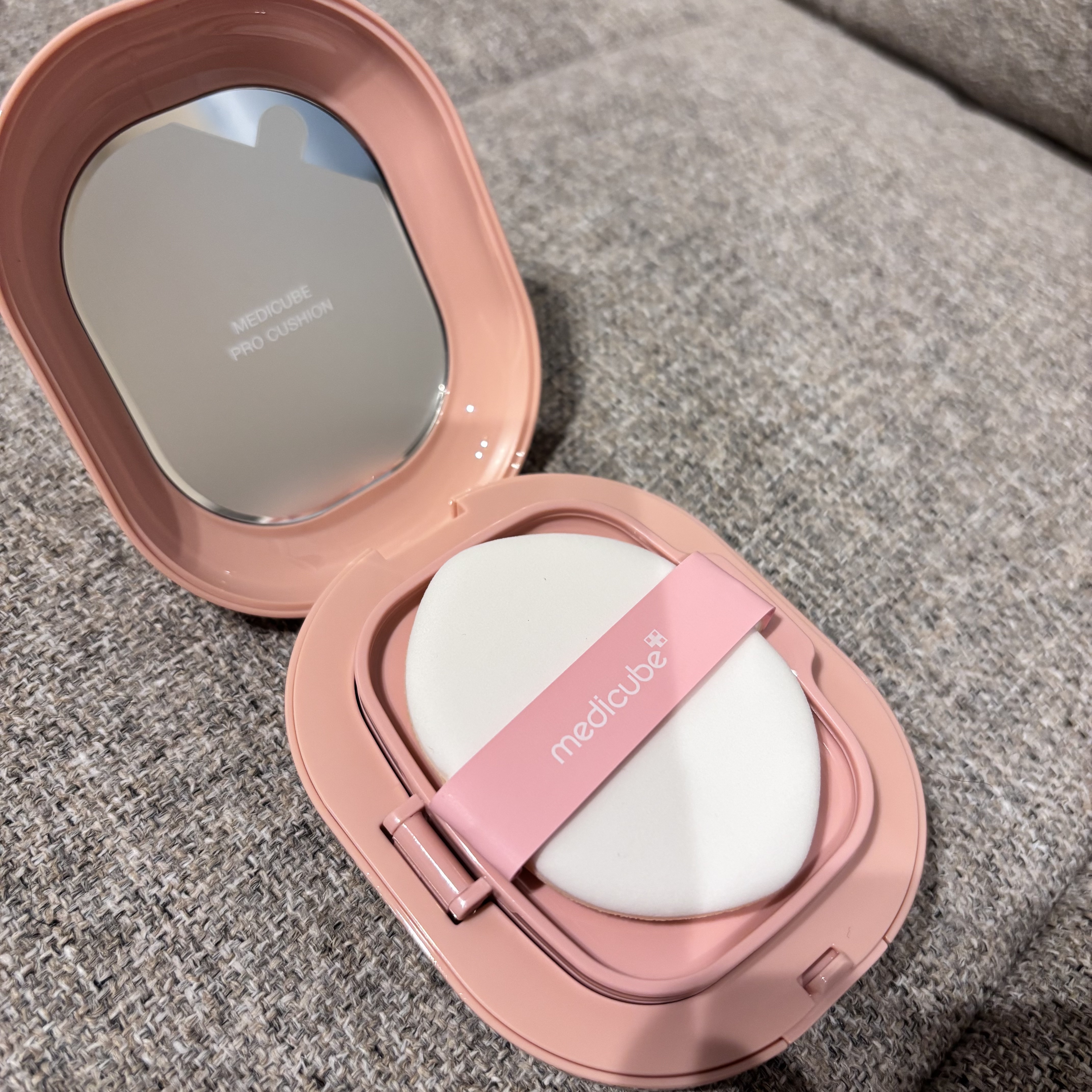 プロ グルタチオン グロウクッションファンデーション/MEDICUBE/クッションファンデーションを使ったクチコミ（2枚目）