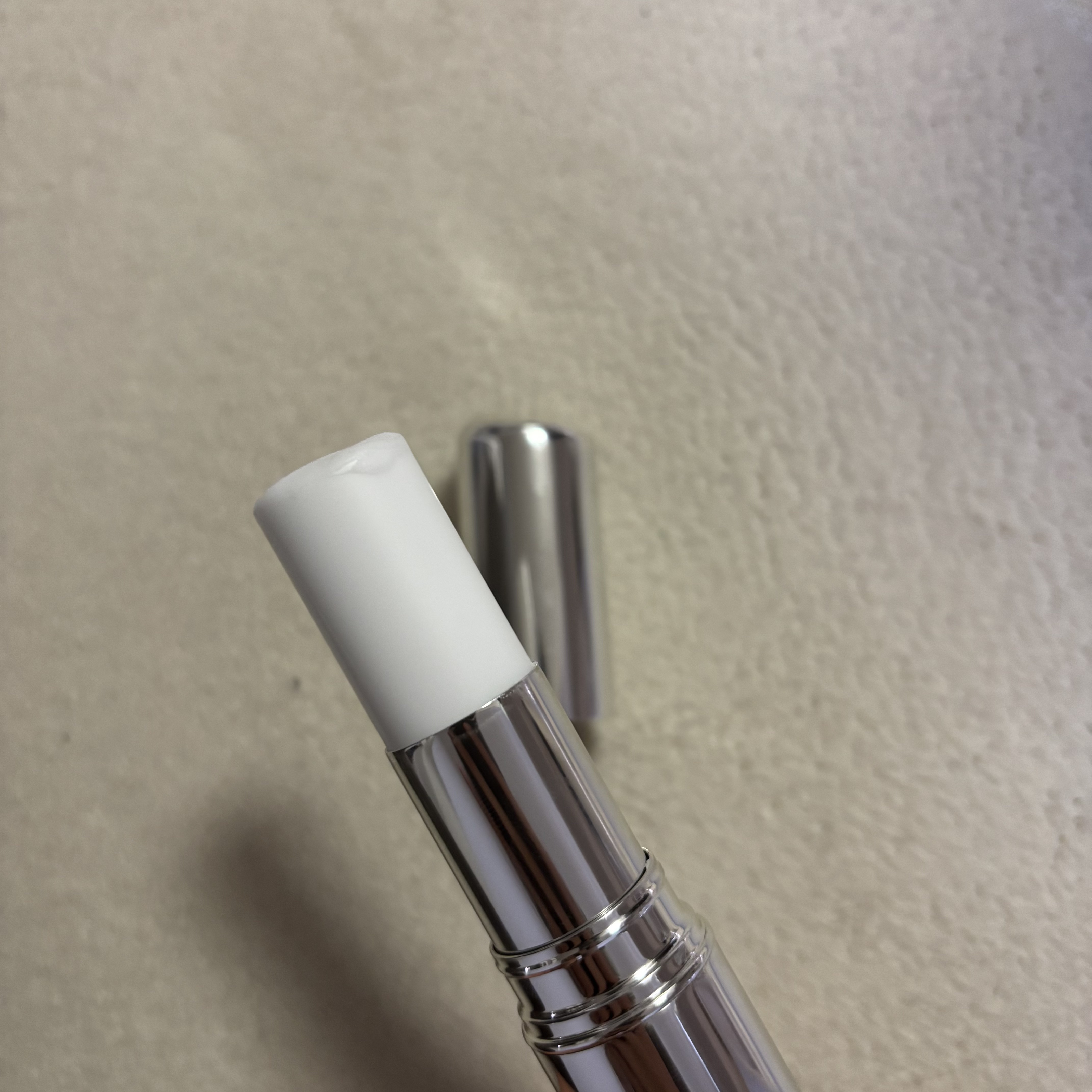 IPSA ザ・タイムR デイエッセンススティックのクチコミ「美容好きお友達からプレゼントでいただいたもの。
その友達おすすめの一品。

正直使い所分からず.....」（2枚目）