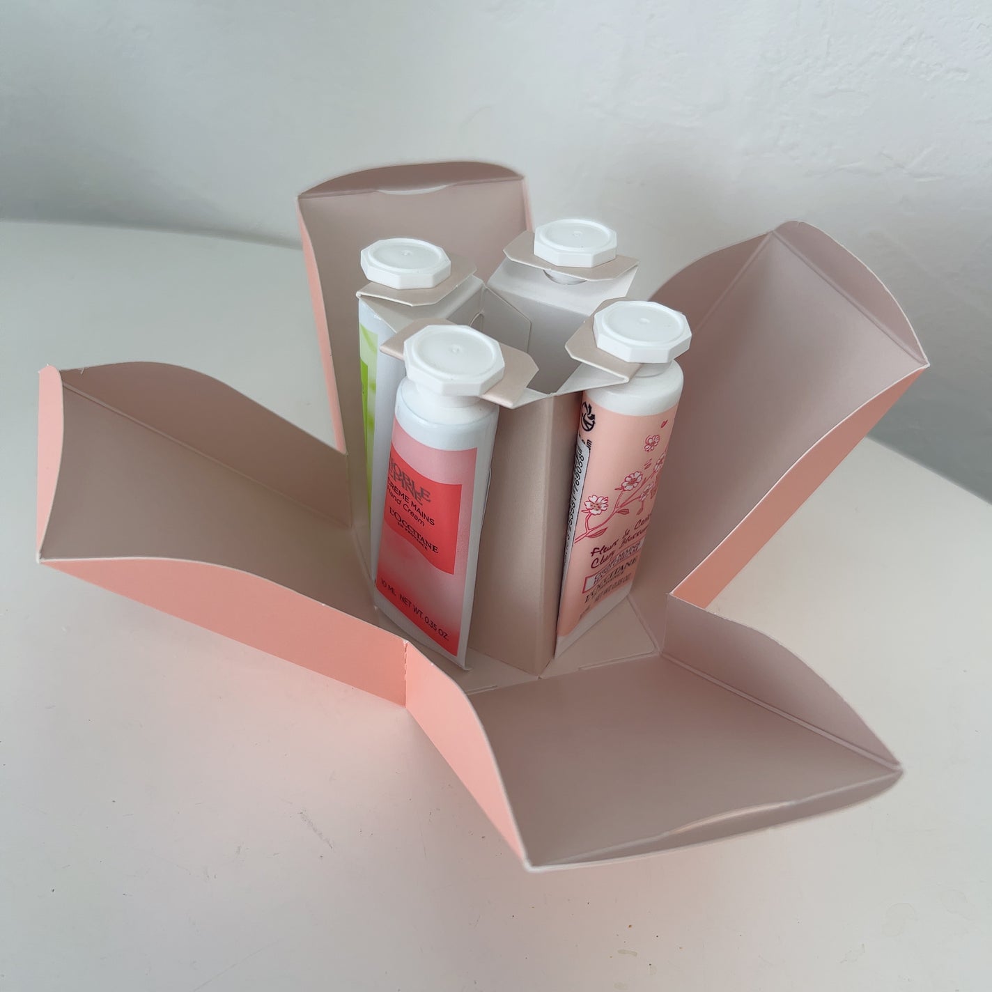 ハンドクリーム GIFT WITH HAPPINESS/L'OCCITANE/その他キットセットを使ったクチコミ(3枚目)