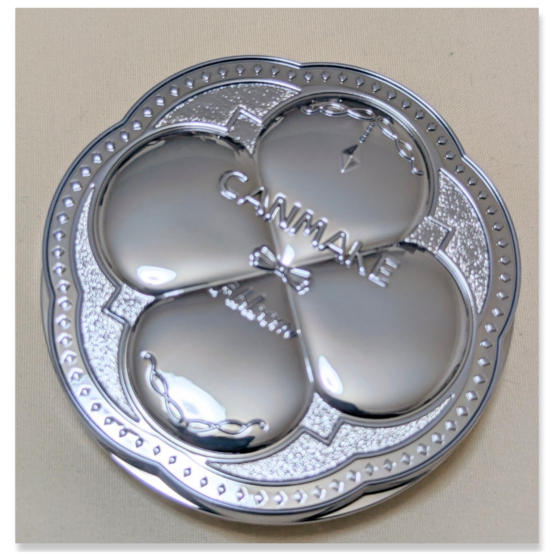 イルミネイティングフィニッシュパウダー　～Abloom～/キャンメイク/プレストパウダーを使ったクチコミ（3枚目）