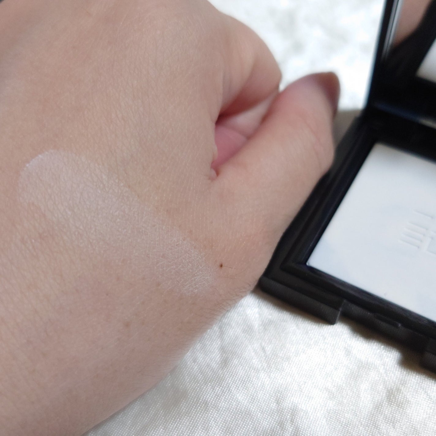 トランスルーシェント ブルーリング セッティング パウダー/PERFECT DIARY/プレストパウダーを使ったクチコミ(4枚目)