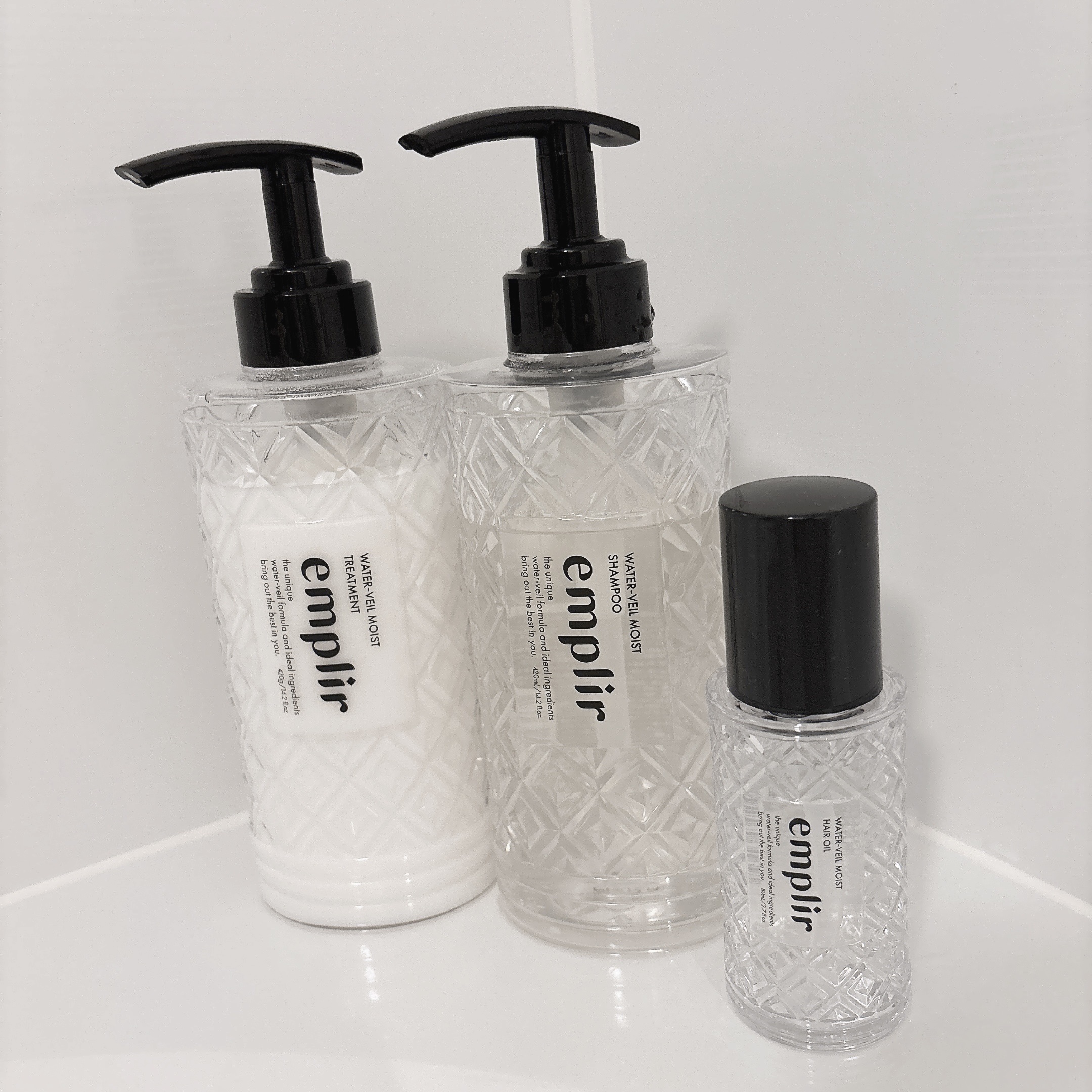 ---emplir
ウォーターベール
モイストシャンプー／トリートメント
モイストヘアオイル

新発売のシャントリ🌟
気になってお試しサイズを使ってみたら
最っっっ高だったので現品買いしました◎！！！

私の髪は固くて多め
毛先はパサつく