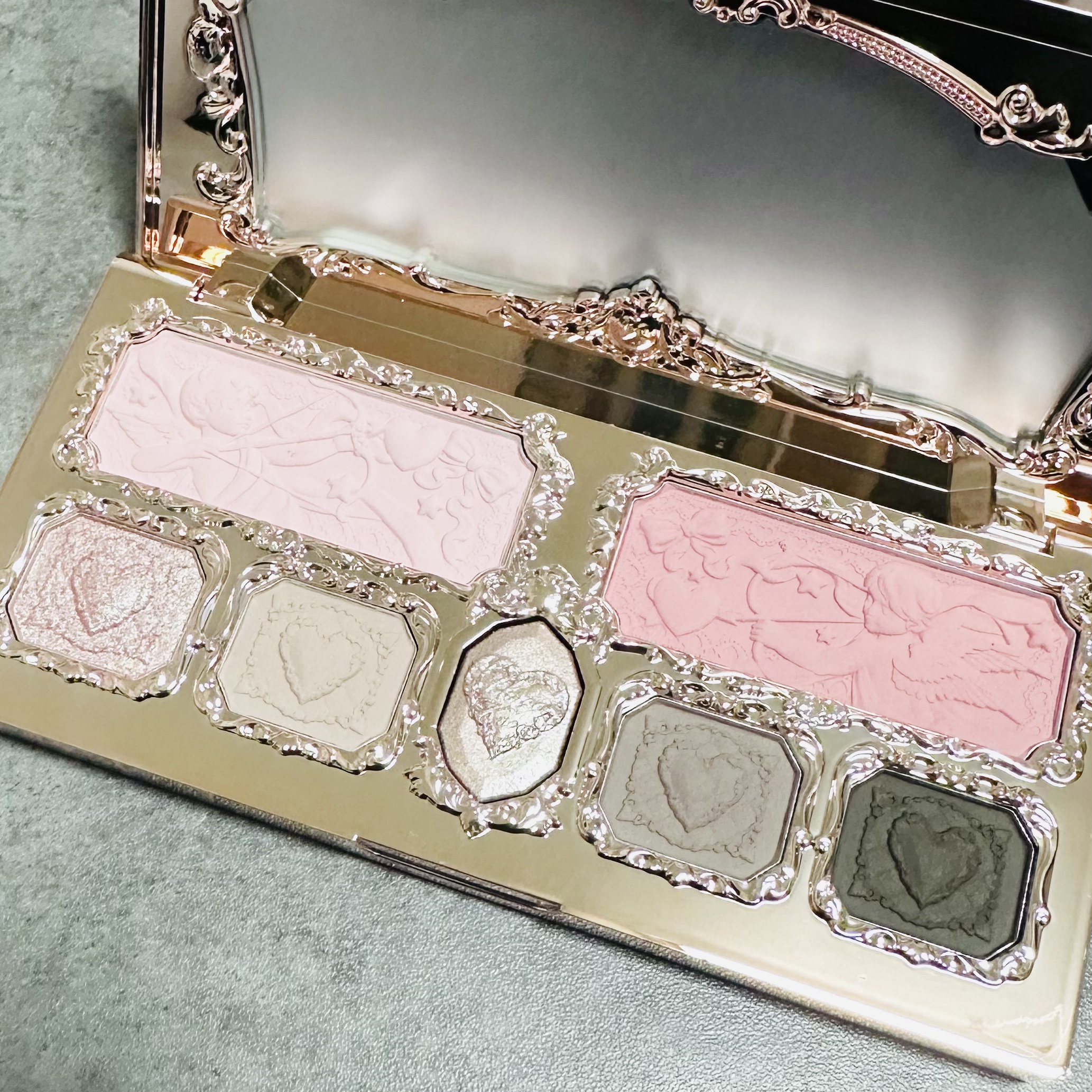 ストロベリーキューピッドコレクション メイクアップパレット/FlowerKnows/アイシャドウパレットを使ったクチコミ（2枚目）