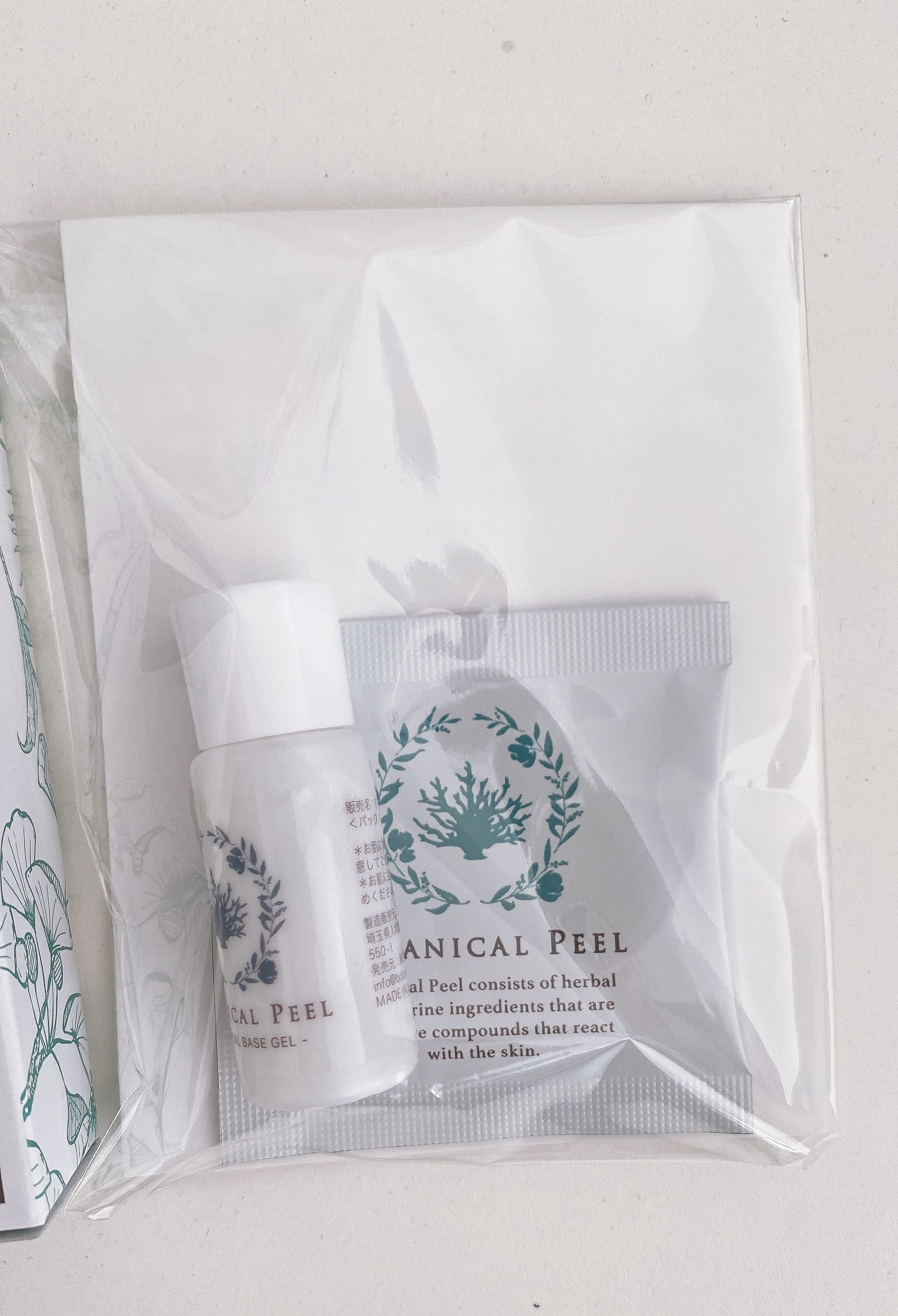 ボタニカルピーリングパウダー＆ベースジェルLevel1/BOTANICAL PEEL/ピーリングを使ったクチコミ（3枚目）