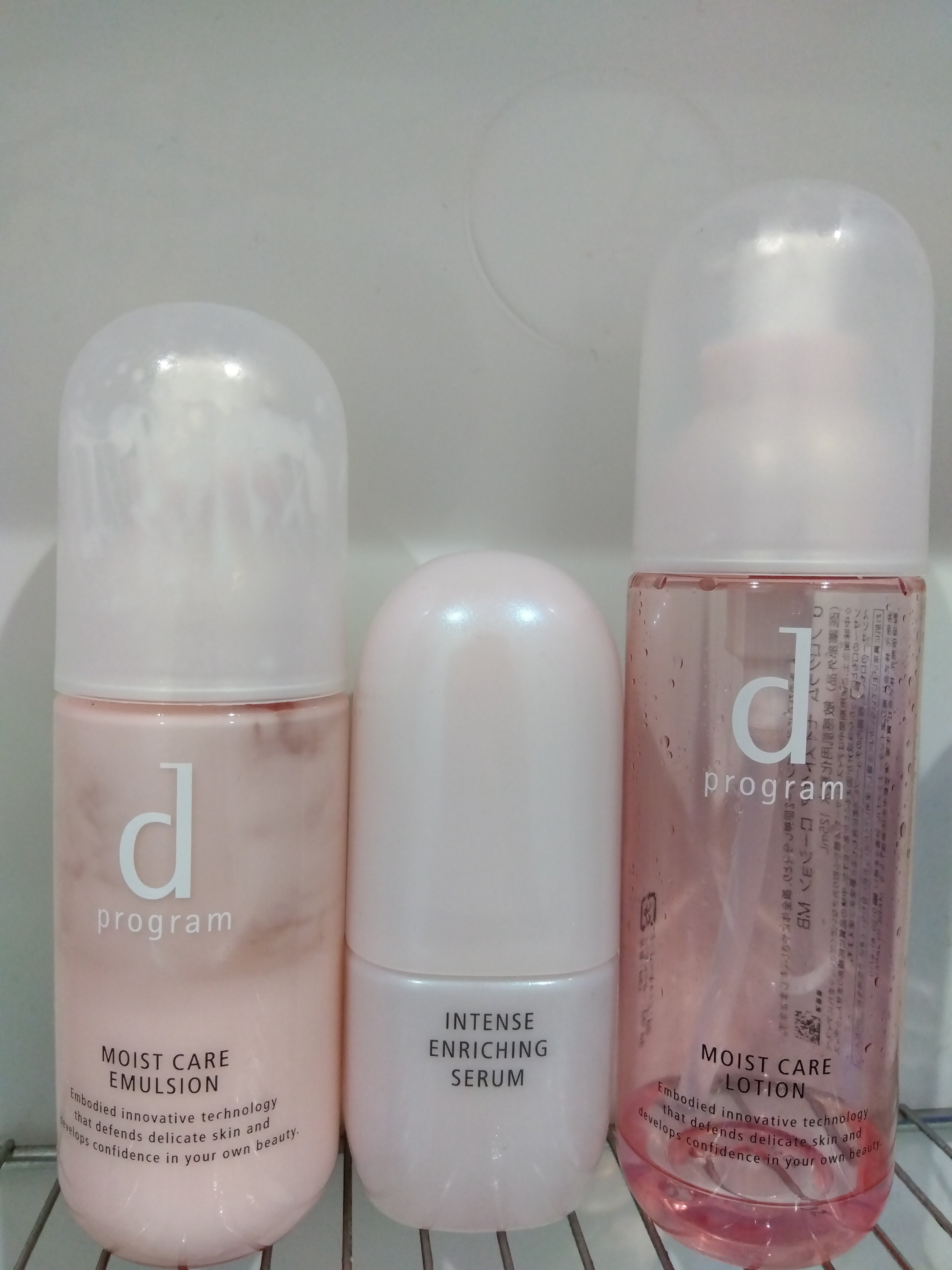 2025 春　朝　スキンケア

dプログラム様様
リピート回数は数え切れないほど。
レフィルがあり、助かります。


寒暖差がアラフォーには堪えます。
肌も、ゆらぎがちです。部分的にカサカサだったり、
くすんだり。

dプログラム　モイスト