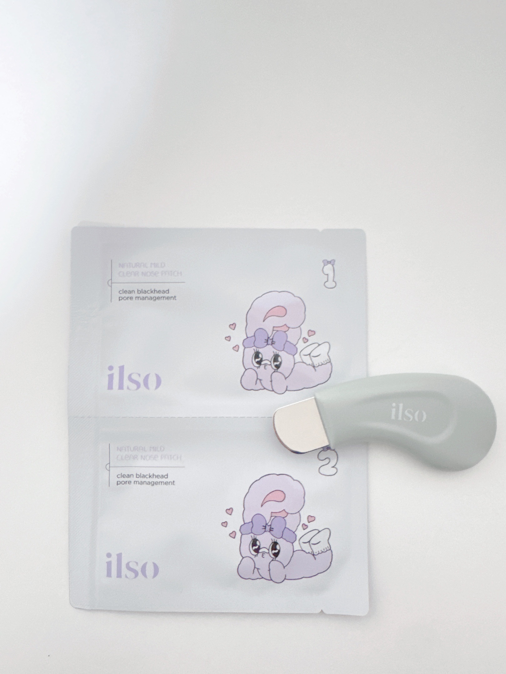 ilso【ナチュラルマイルドクリアノーズパック】

鼻の黒ずみとれました！
付属の毛穴汚れを押し出すやつは優しく力をかけなくてもしっかり汚れを押し出せました◎

特にひりつきとかもなく簡単に除去できて使いやすかったです