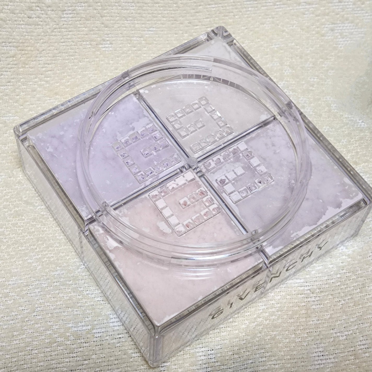 プリズム・リーブル/GIVENCHY/ルースパウダーを使ったクチコミ(4枚目)