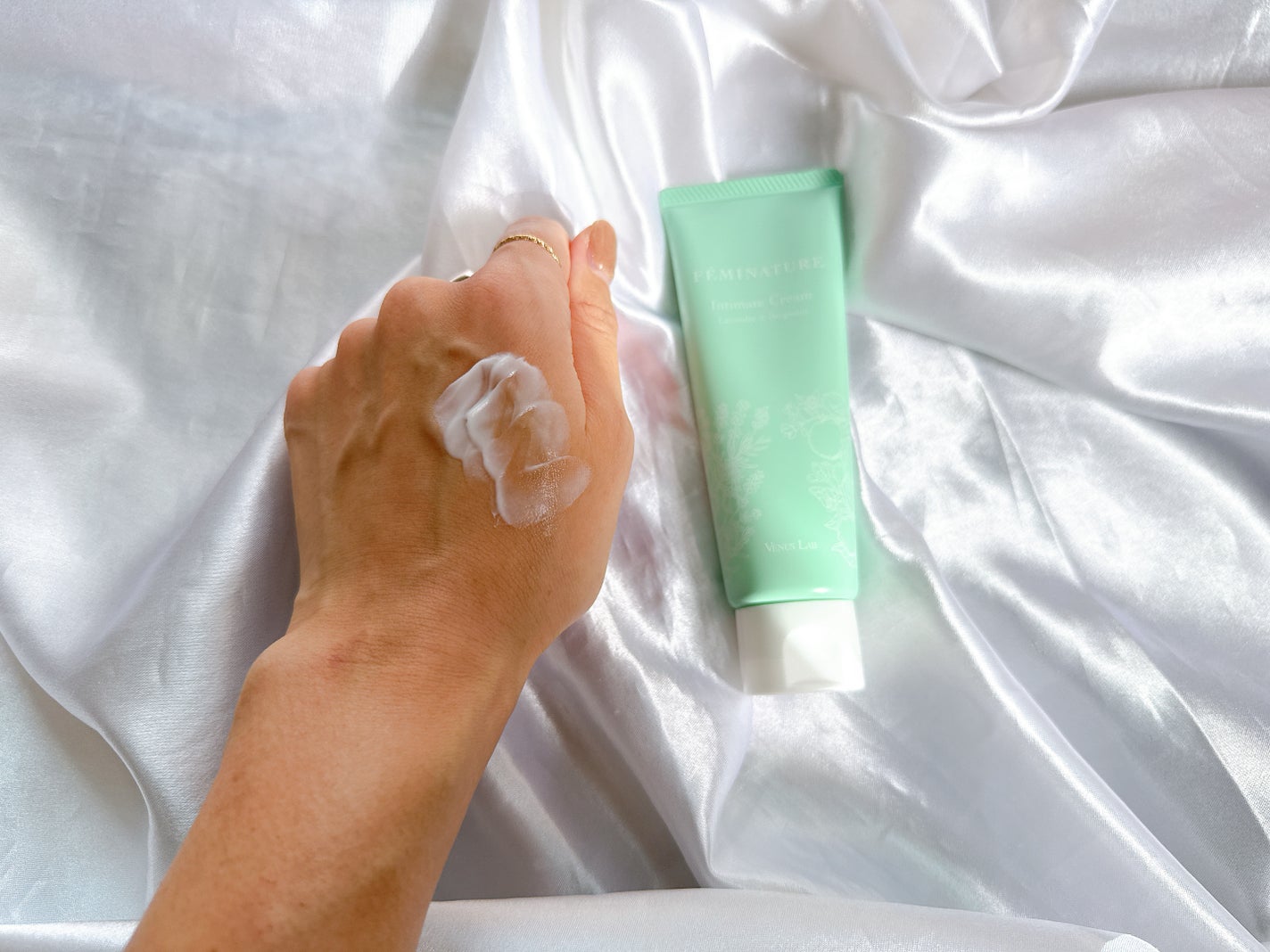 フェミナチュールインティメイトクリーム/ヴィーナスラボ/デリケートゾーンケアを使ったクチコミ(3枚目)