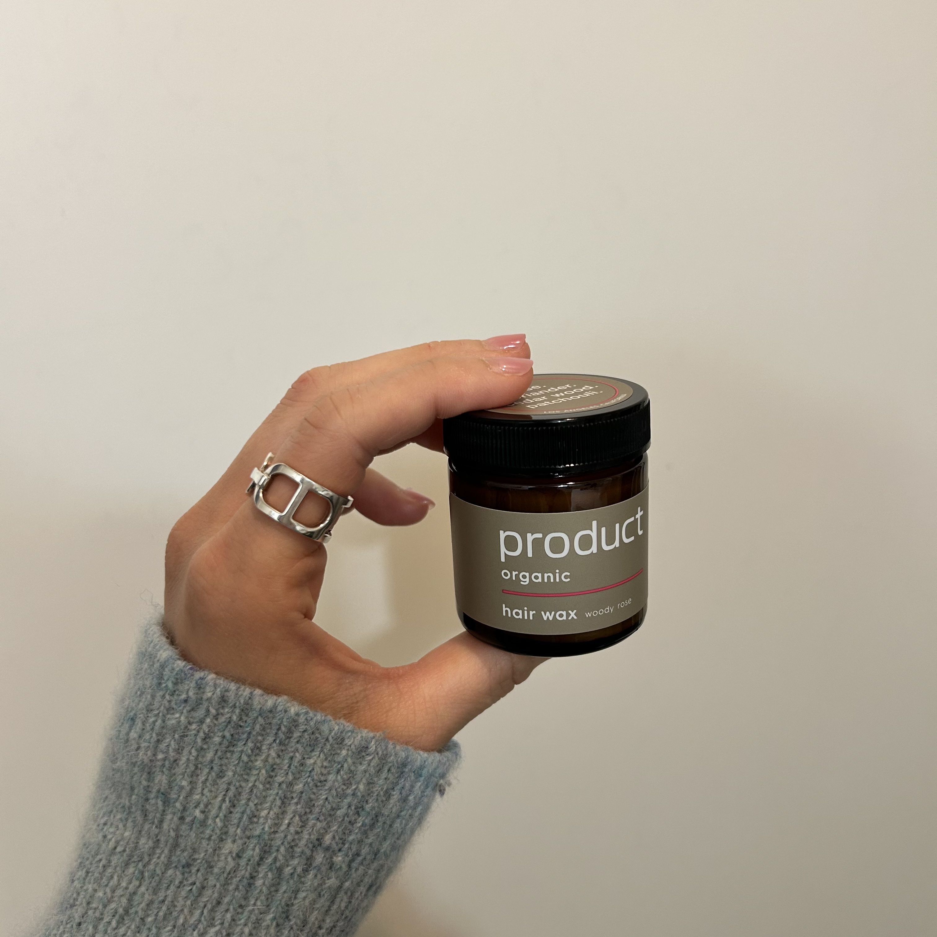 ザ・プロダクト ヘアワックス ウッディローズのクチコミ「好きなタイプのバラだった！
比較的自然な香りかも。
プロダクトは間違いない、、..」（1枚目）