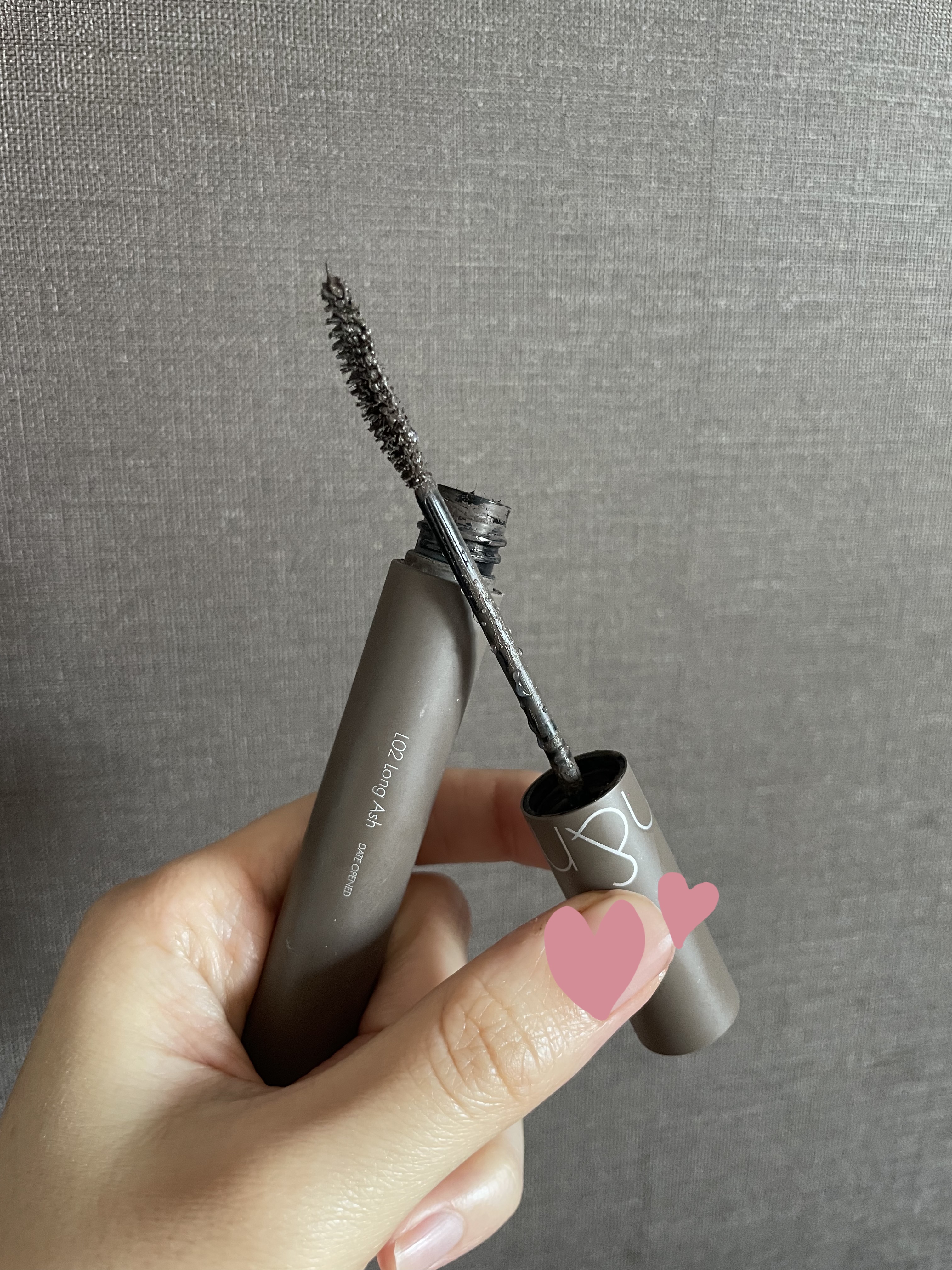 rom&nd　ハンオールフィックスマスカラ　L02　ロングアッシュ　¥1,430

使い切りました！

アッシュの色味はかわいいけれど、液が硬めでダマになりやすかったのでリピはなしです。

二枚目は紙になでつけたときの写真です。
ほぼ使い切