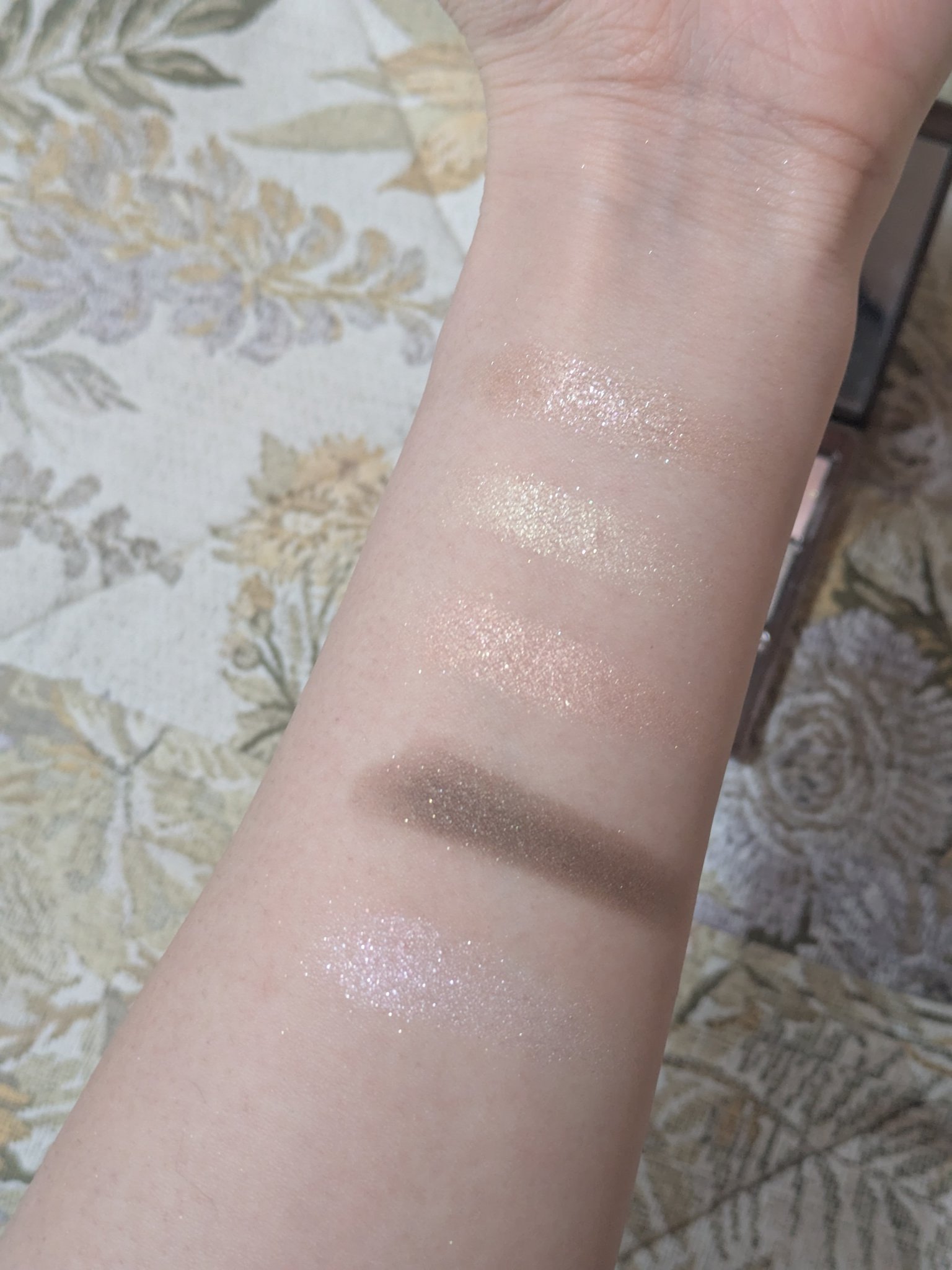 オーロライズアイズ/LUNASOL/アイシャドウパレットを使ったクチコミ（3枚目）