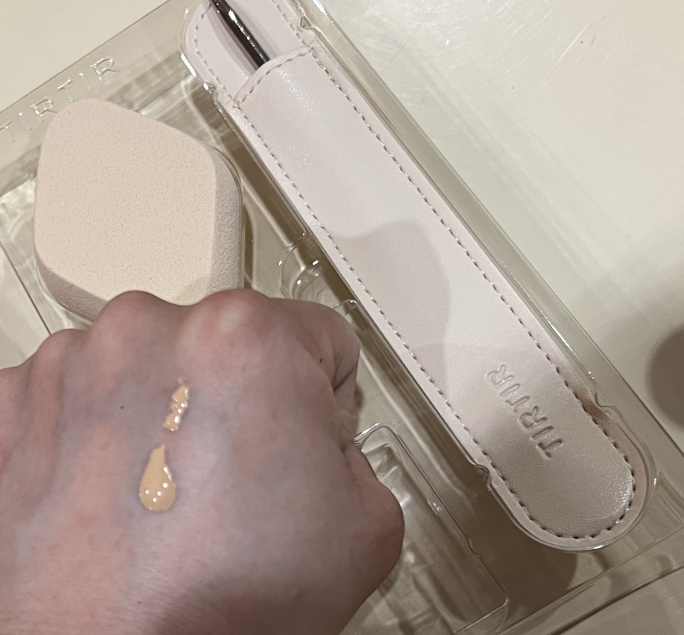 マスクフィットレッドファンデーション/TIRTIR(ティルティル)/リキッドファンデーションを使ったクチコミ（2枚目）