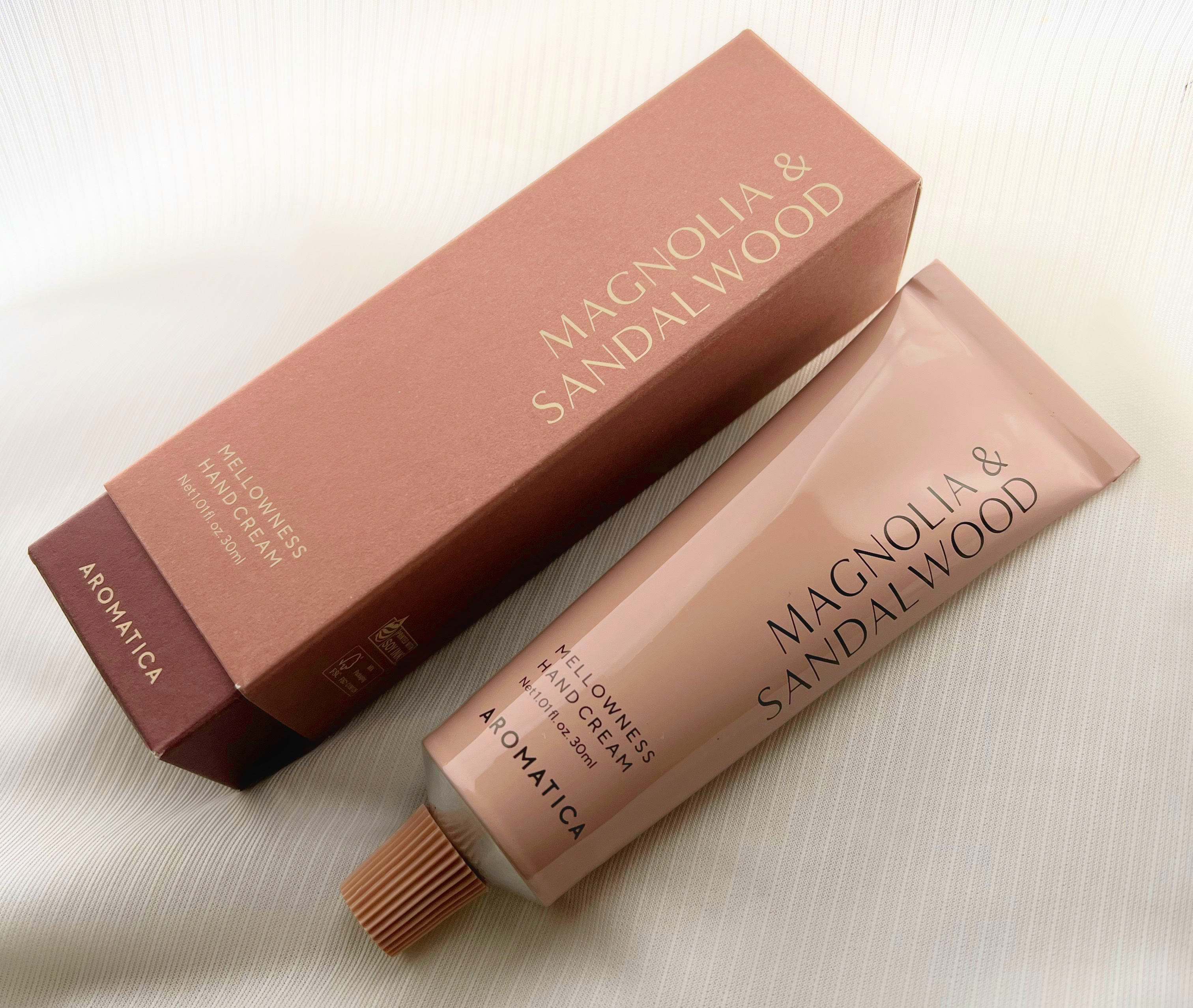 AROMATICA メロウニスハンドクリームマグノリア&サンダルウッドのクチコミ「AROMATICAメロウネスハンドクリームマグノリア＆サンダルウッド　シワケア機能性

公式よ.....」（1枚目）