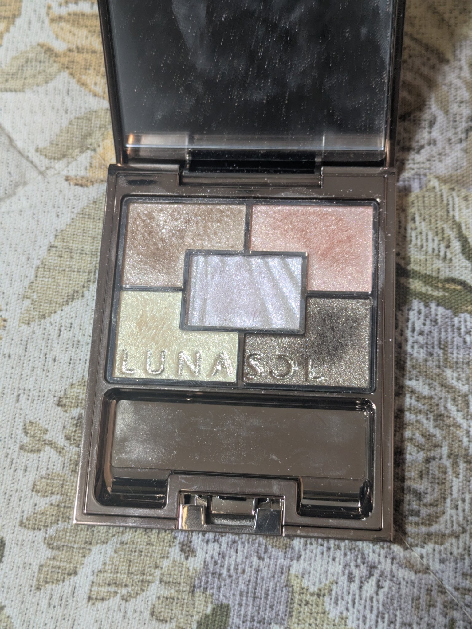 オーロライズアイズ/LUNASOL/アイシャドウパレットを使ったクチコミ（2枚目）