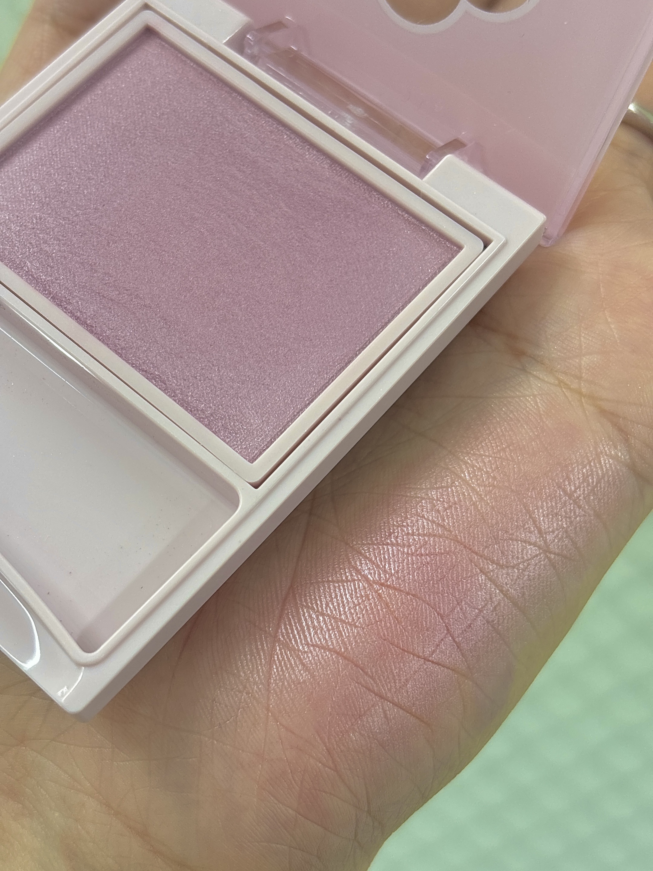 パウダーブラッシュ/DAISY DOLL by MARY QUANT/パウダーチークを使ったクチコミ（2枚目）