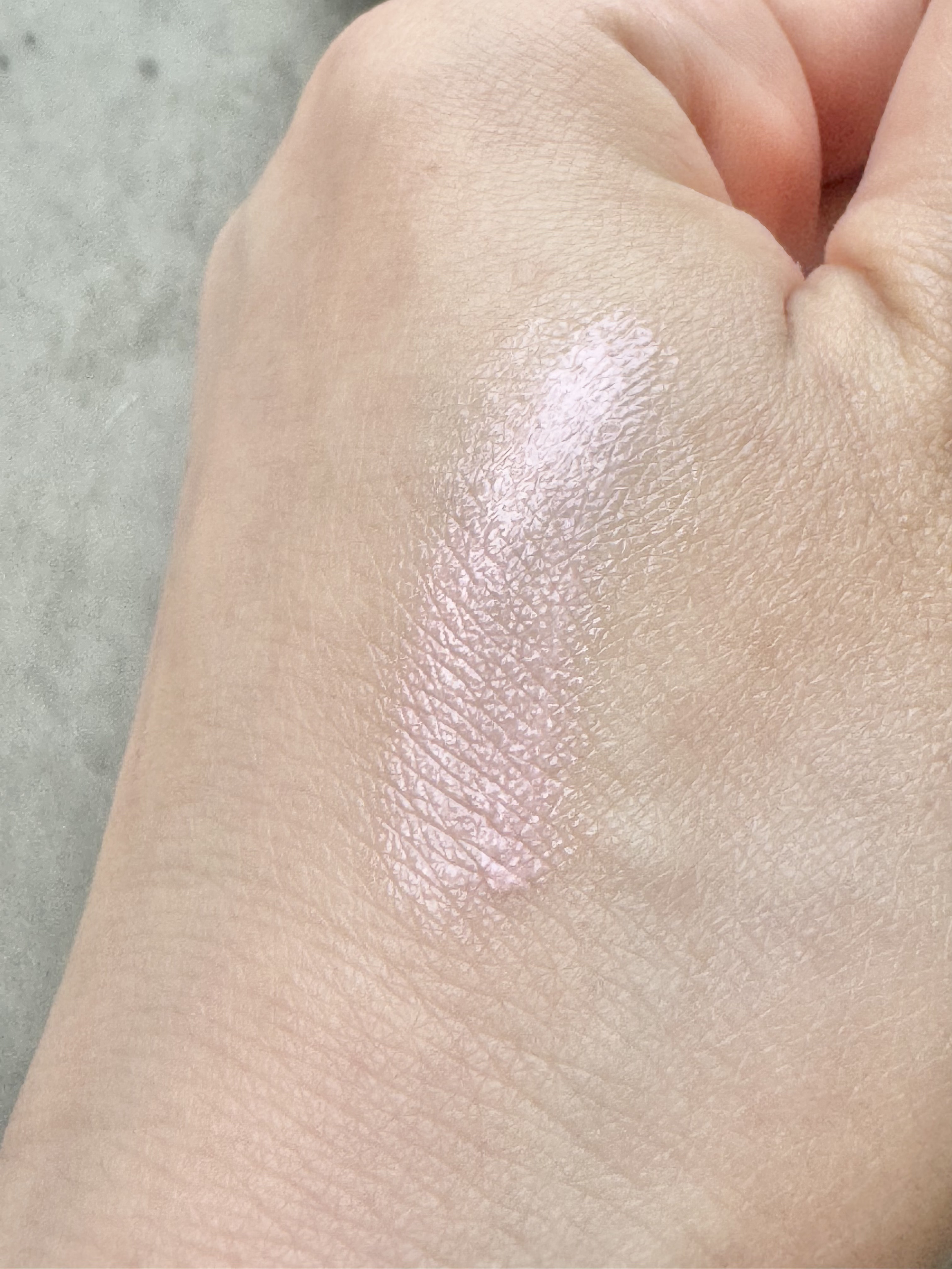 CR ハイライター ローズ グロー/bareMinerals/ハイライトを使ったクチコミ（3枚目）