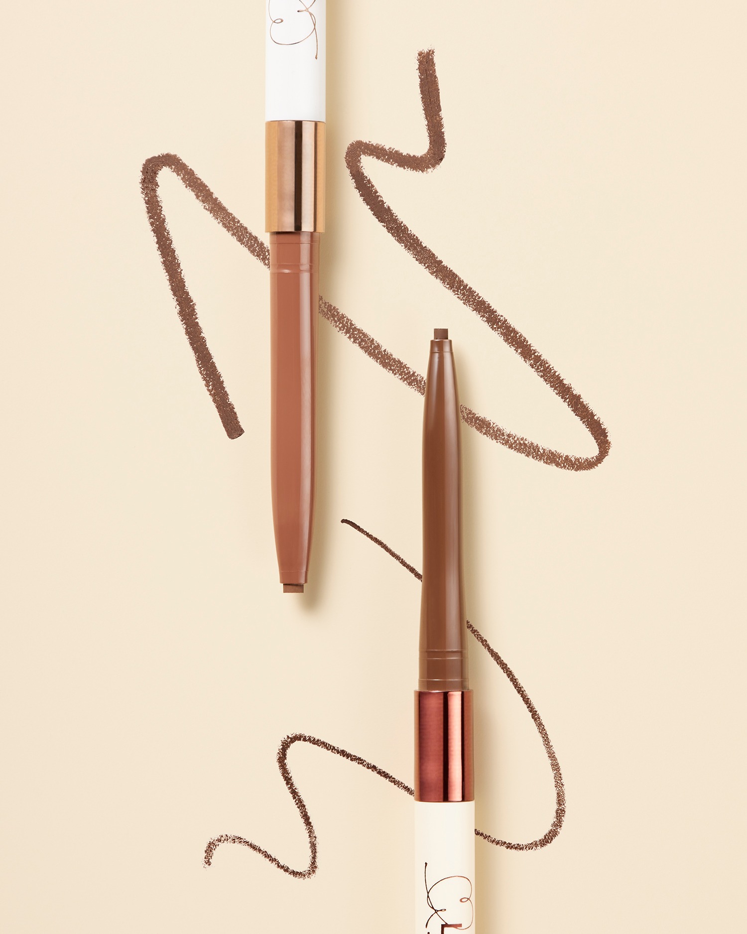 アップデートしたクリーミィな描きごこちと2種類の楕円芯に注目👀🤎

理想の目元に合わせて好みの太さを選べるようになった #ラブライナーペンシル 。
みなさんはどちらが気になりますか？

▼極細楕円芯
極限まで細くした1.1×2.2㎜。
