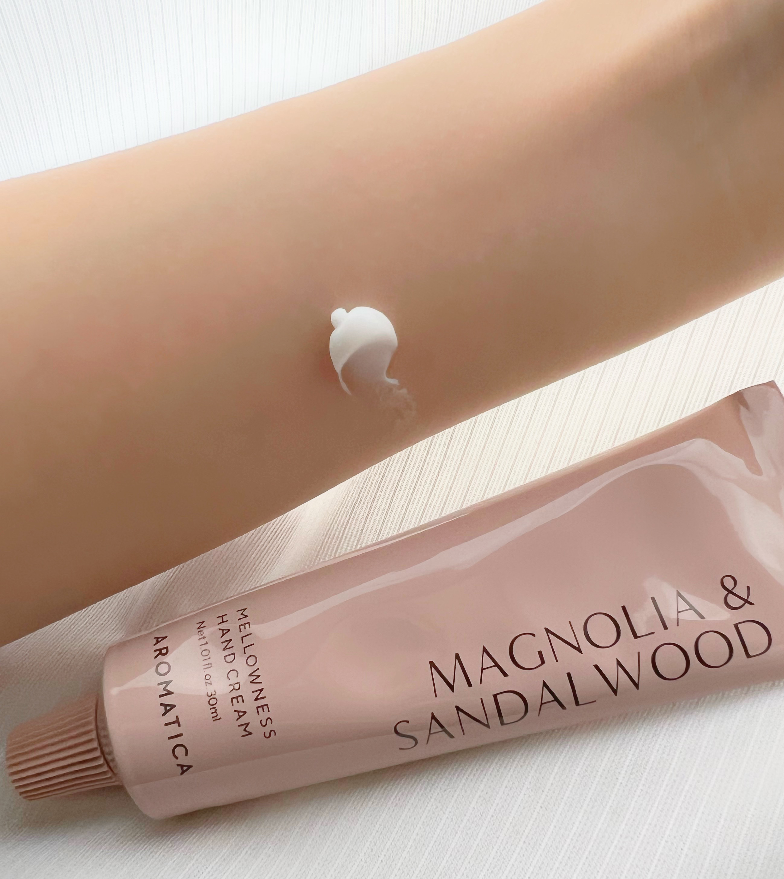 AROMATICA メロウニスハンドクリームマグノリア&サンダルウッドのクチコミ「AROMATICAメロウネスハンドクリームマグノリア＆サンダルウッド　シワケア機能性

公式よ.....」（2枚目）