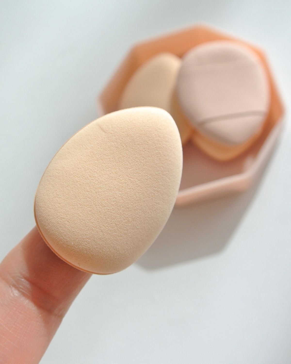 メイクアップパフ(ミニサイズ、4個、専用ケース付)/DAISO/パフ・スポンジを使ったクチコミ(3枚目)