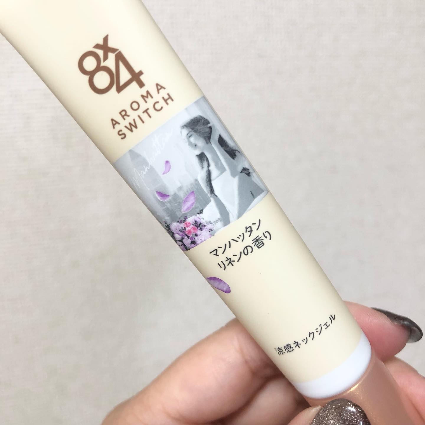 8x4 アロマスイッチ 涼感ネックジェル パリスブーケの香り/８ｘ４/デオドラント・制汗剤を使ったクチコミ（2枚目）