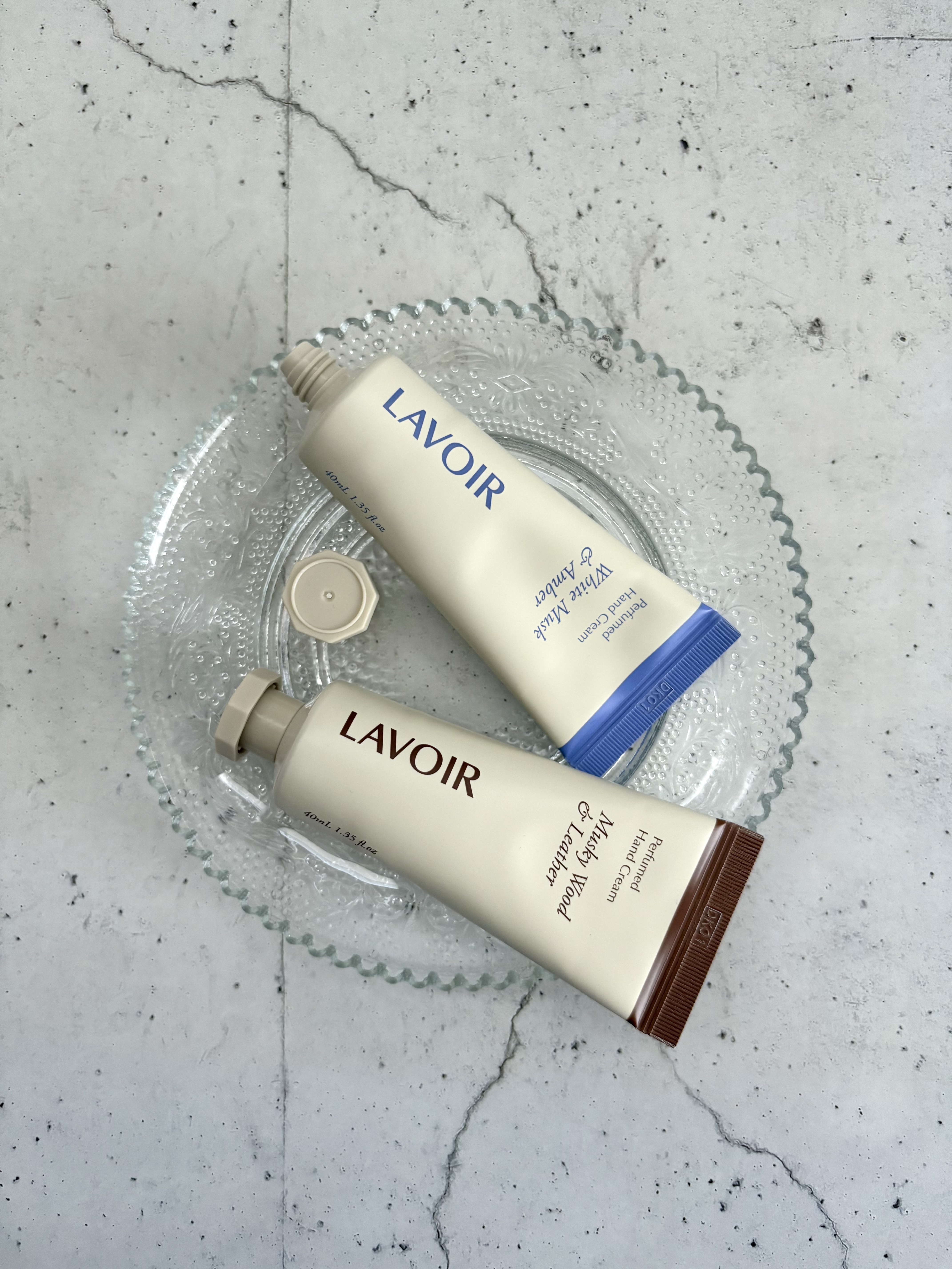 パフュームハンドクリーム ホワイトムスク＆アンバー/LAVOIR/ハンドクリームを使ったクチコミ（2枚目）