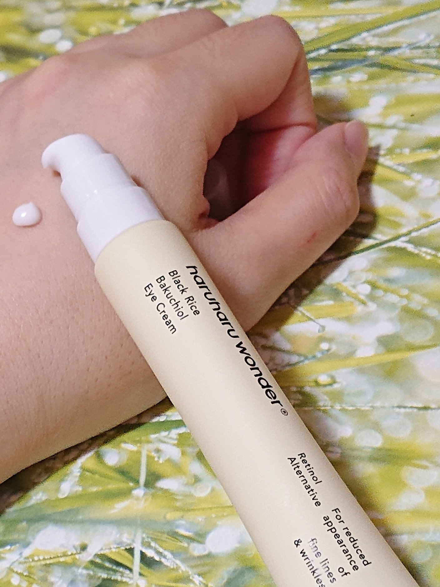 久しぶりにはじめましてのアイクリーム使いました👁️愛用中です！！

haruharu wonder(ハルハルワンダー)
✨『ブラックライスバクチオールアイクリーム』✨

レチノール代替成分のバクチオールアイクリームです。
敏感肌も安心して