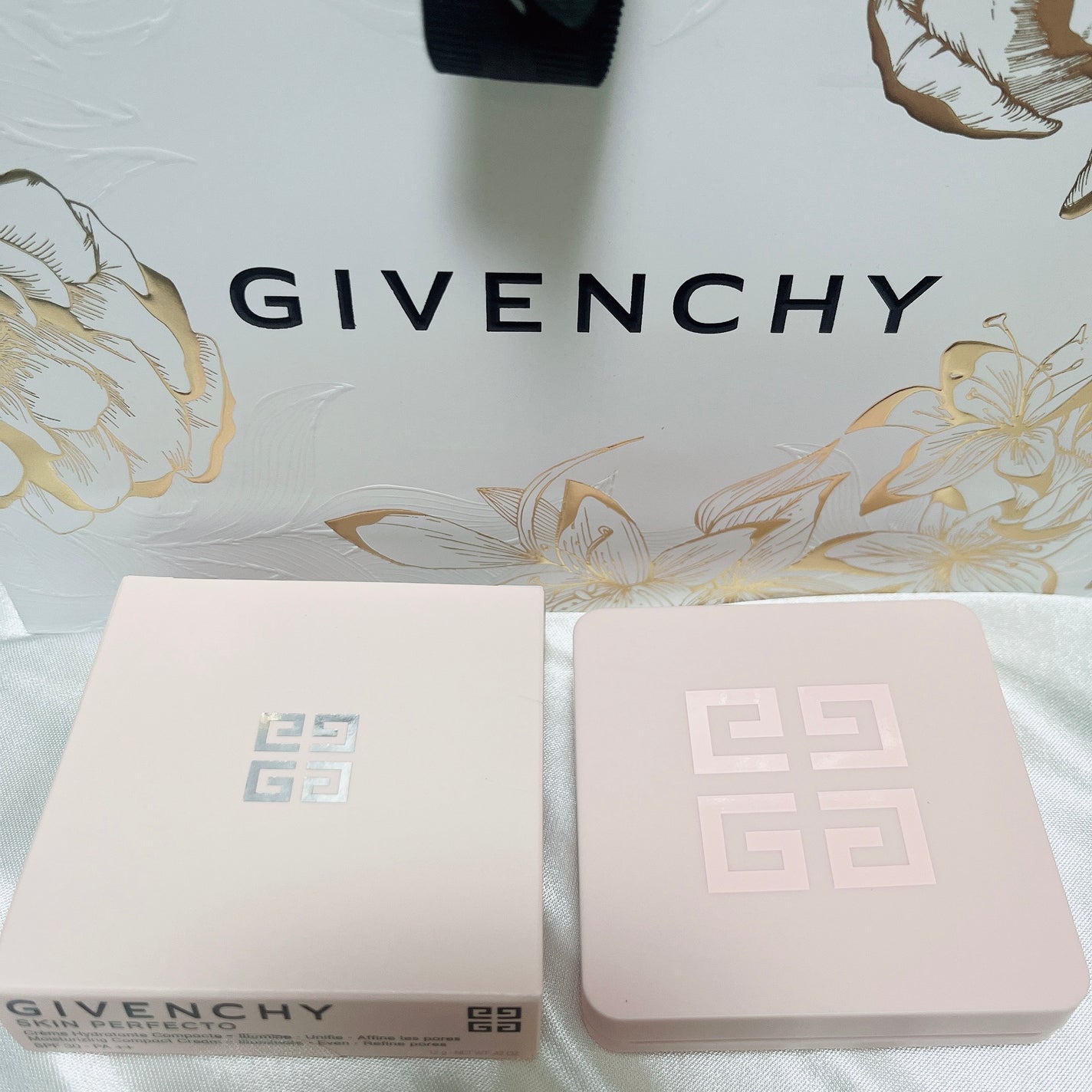 スキン PFCT コンパクト クリーム N/GIVENCHY/化粧下地を使ったクチコミ(5枚目)