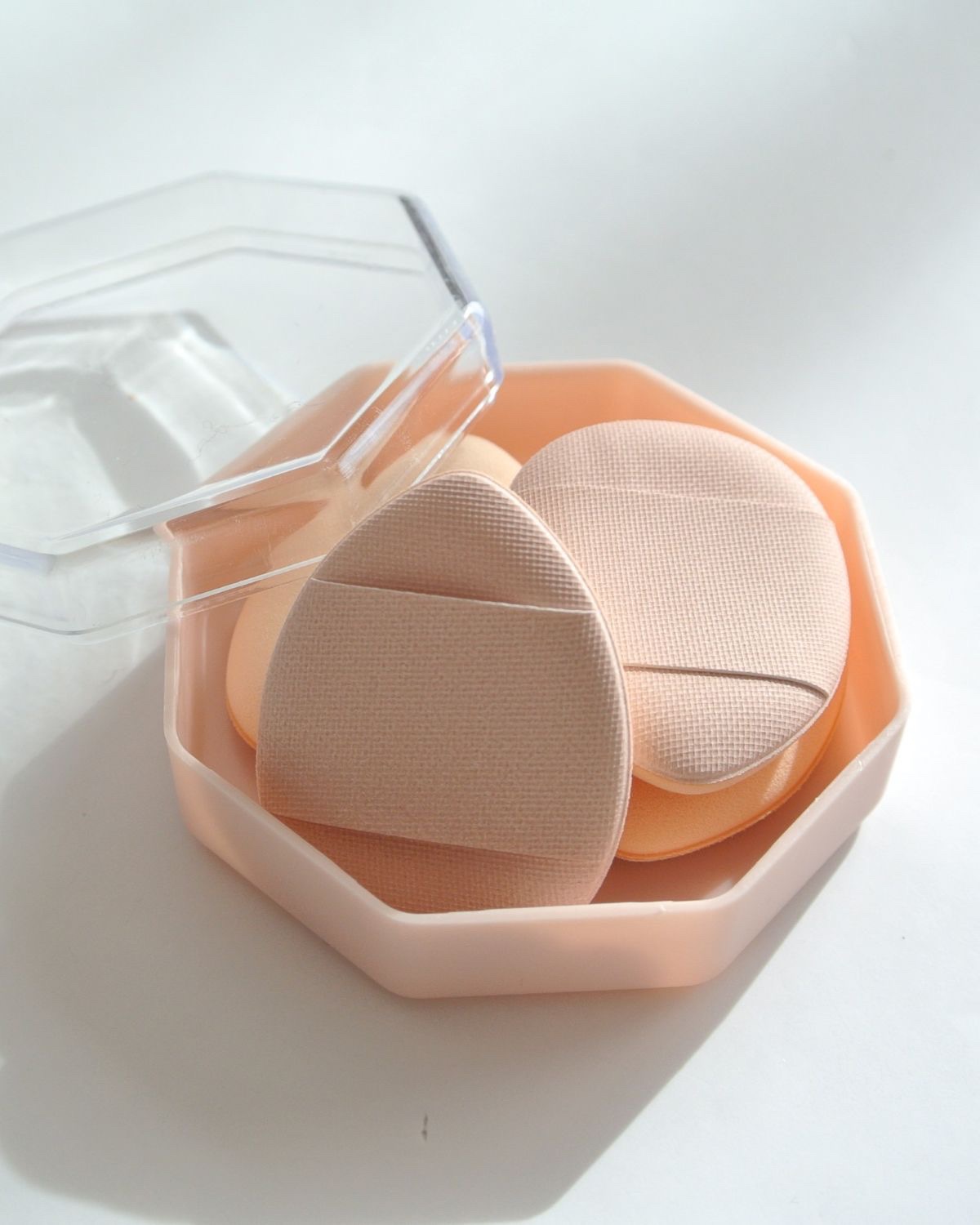 メイクアップパフ（ミニサイズ、４個、専用ケース付）/DAISO/パフ・スポンジを使ったクチコミ（2枚目）