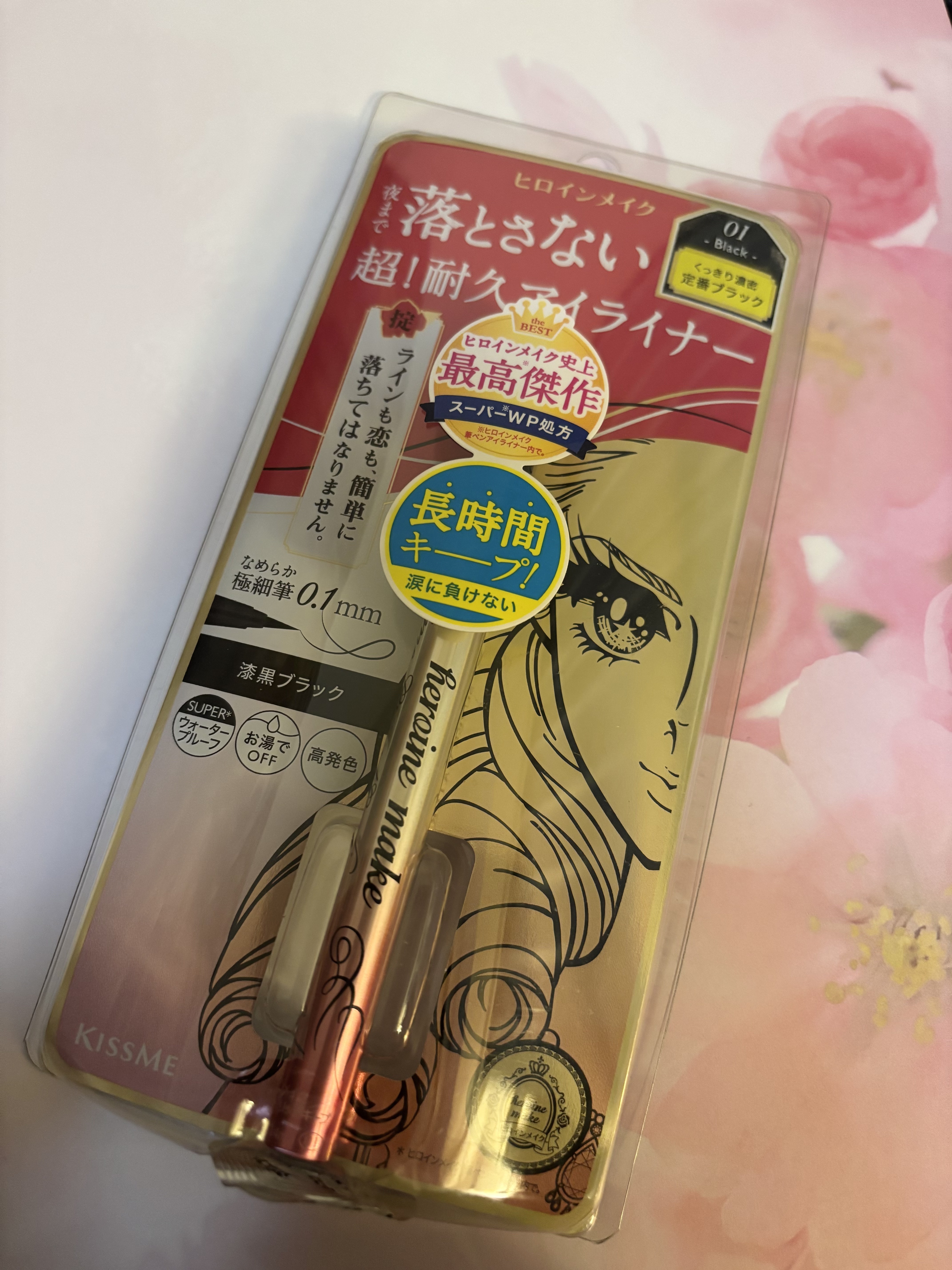 もう10年以上これ一本で愛用しているヒロインメイクのアイライナー！！🩷

舞台をやっていた頃の舞台メイクから普段メイクまでお世話になってます✨

ウォータープルーフの安心感、でもメイク落としでスルっと落ちる感じ、完全に信頼してます🥹🙌