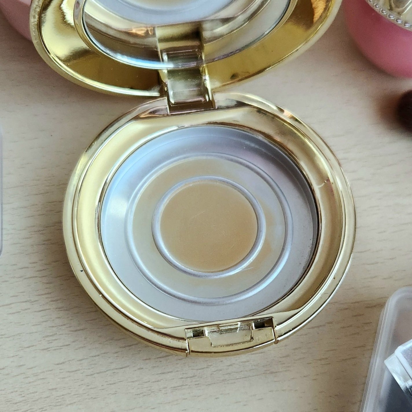 ラ プードル オートニュアンス/Elégance/プレストパウダーを使ったクチコミ(4枚目)