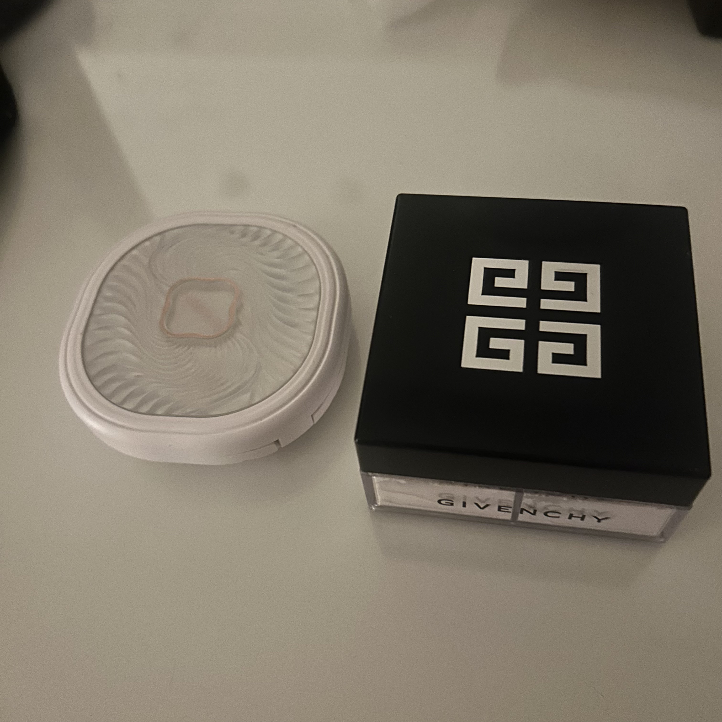 玉養桃花 プレストパウダー 04 ラベンダー/花西子/プレストパウダーを使ったクチコミ（1枚目）