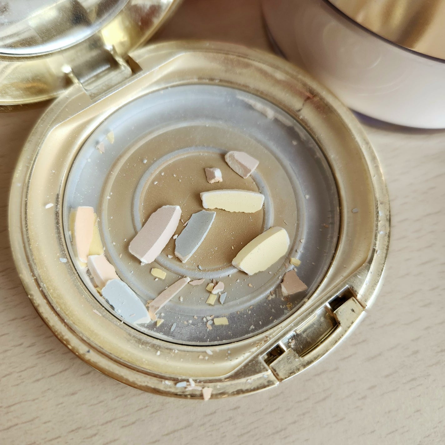 ラ プードル オートニュアンス/Elégance/プレストパウダーを使ったクチコミ(3枚目)