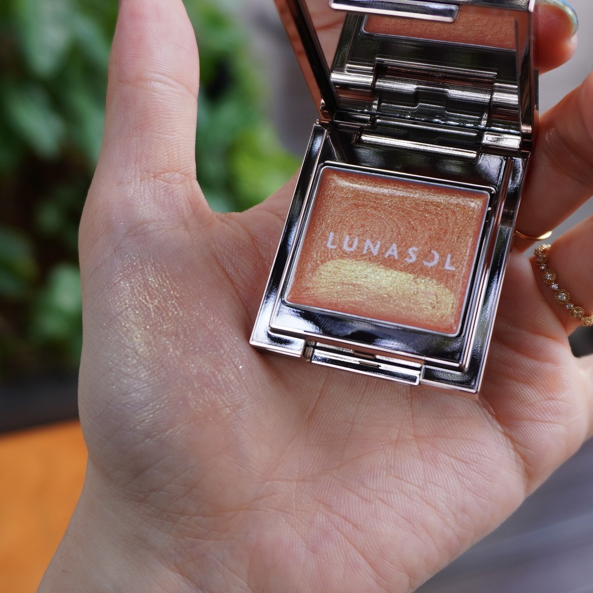 ルナソル モノアイカラーレーション/LUNASOL/単色アイシャドウを使ったクチコミ（2枚目）