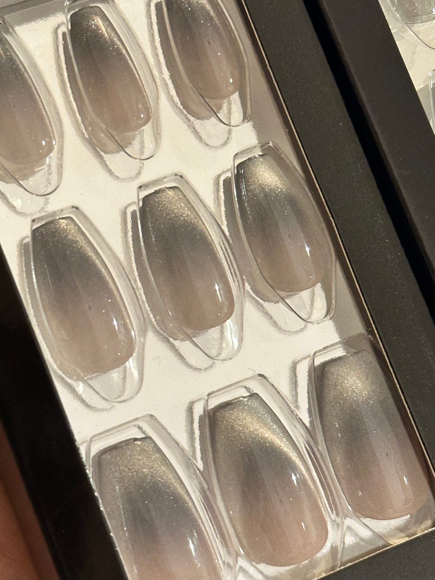 シオリ🐰フォロバ100 on LIPS 「フィンガースーツのナヨンちゃんおそろいセット届いた〜🐰🩵ネイル..」(2枚目)