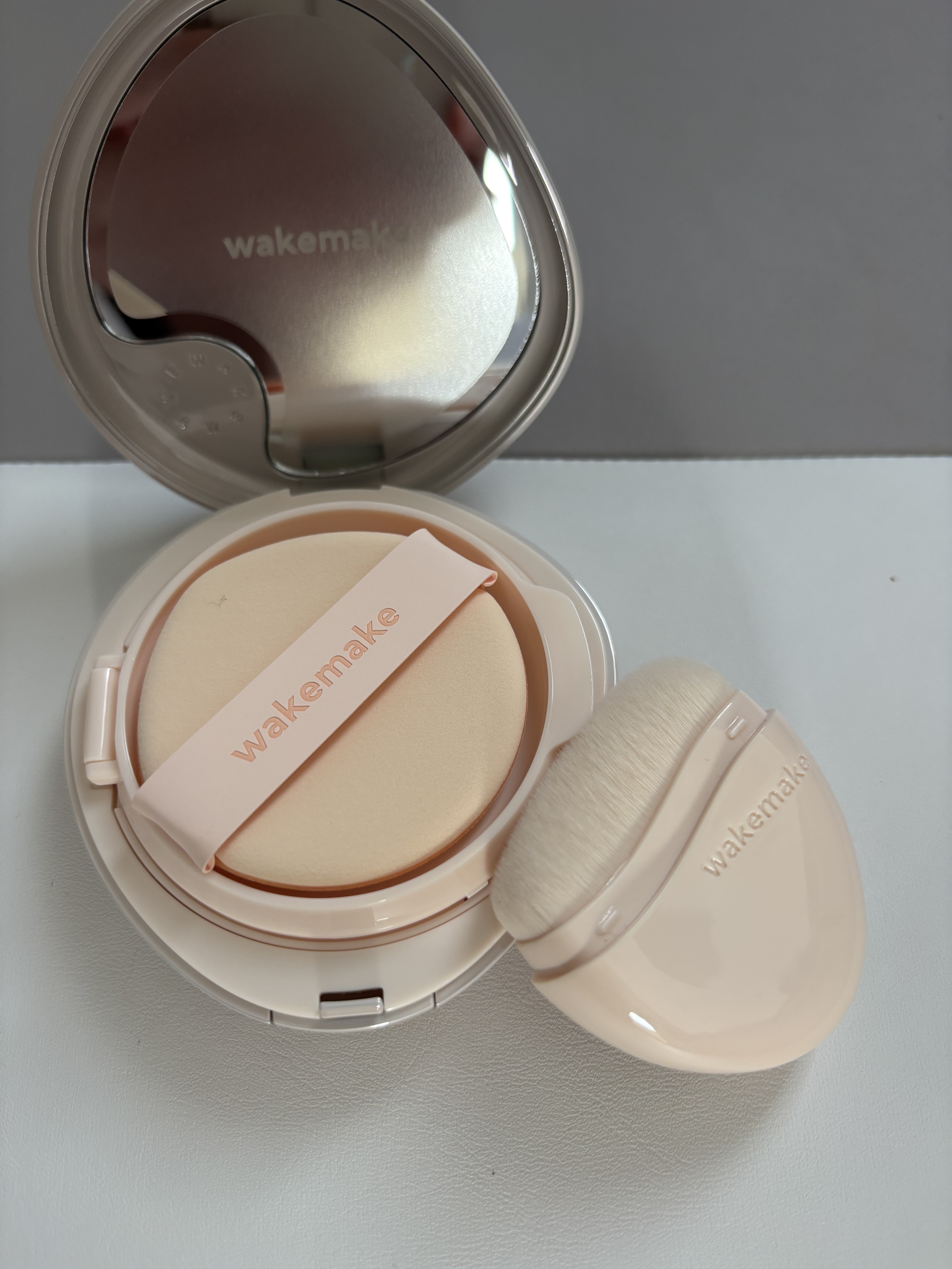 ウォーターグロウコーティングバーム/wakemake/クリーム・エマルジョンファンデーションを使ったクチコミ（2枚目）