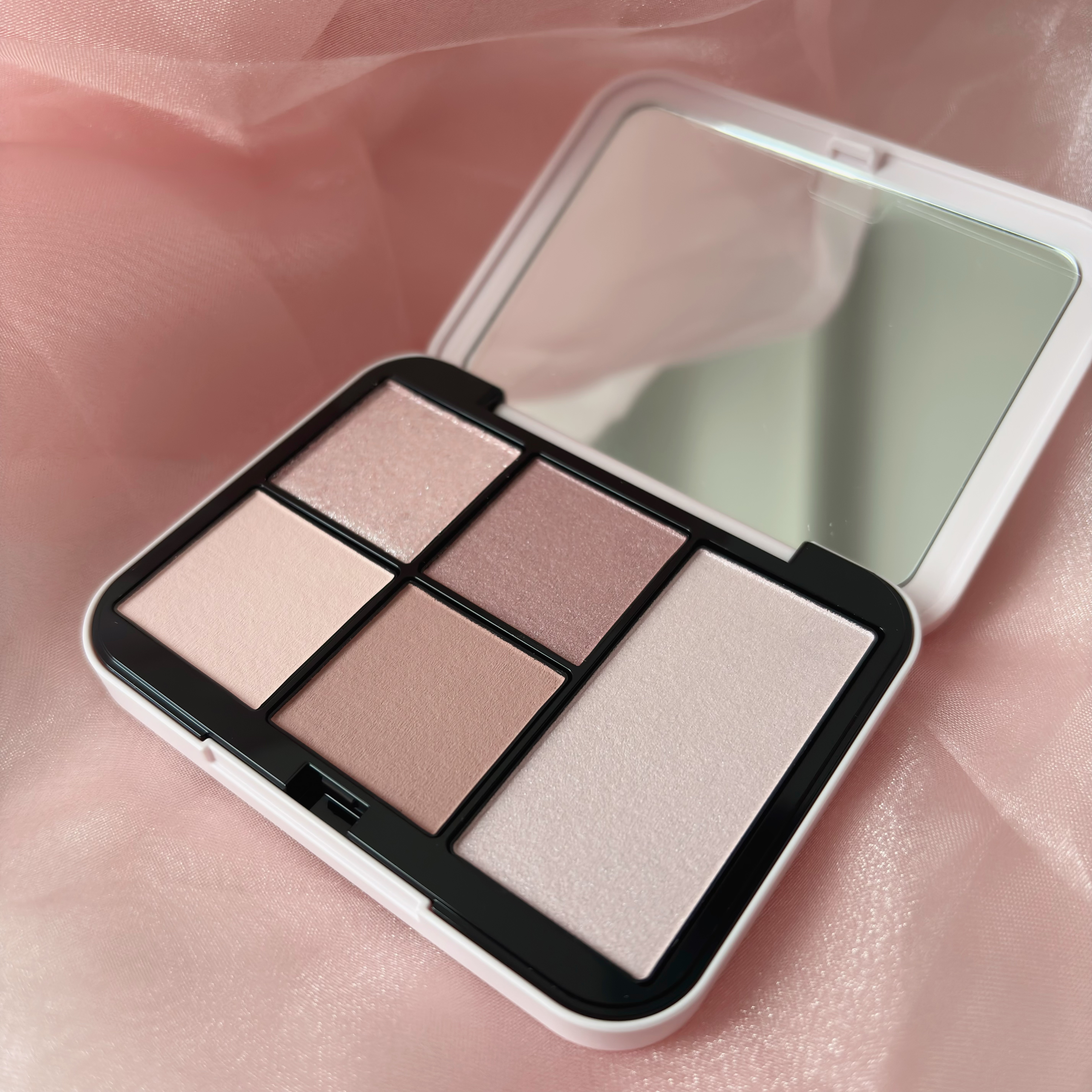 フェイススタイリスト n 04 Foever Favorite（初回限定パッケージ）/SNIDEL BEAUTY/アイシャドウパレットを使ったクチコミ（1枚目）