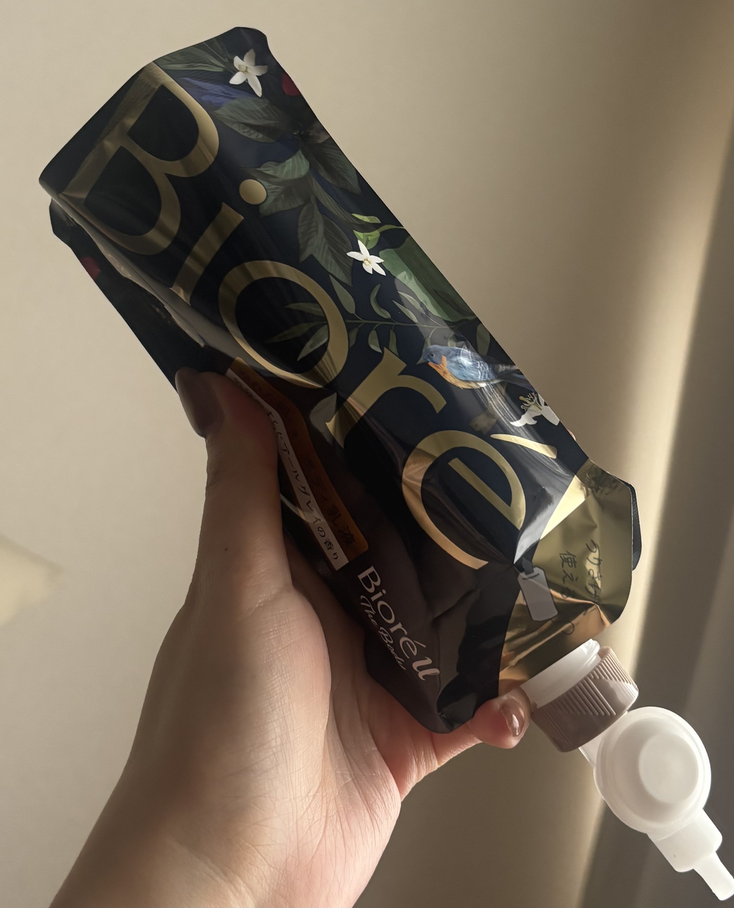 ビオレu ザ ボディ ぬれた肌に使うボディ乳液 気分やすらぐアールグレイの香り セット(フック+ノズル+つりさげパック300ml)/ビオレu/ボディミルクを使ったクチコミ（1枚目）