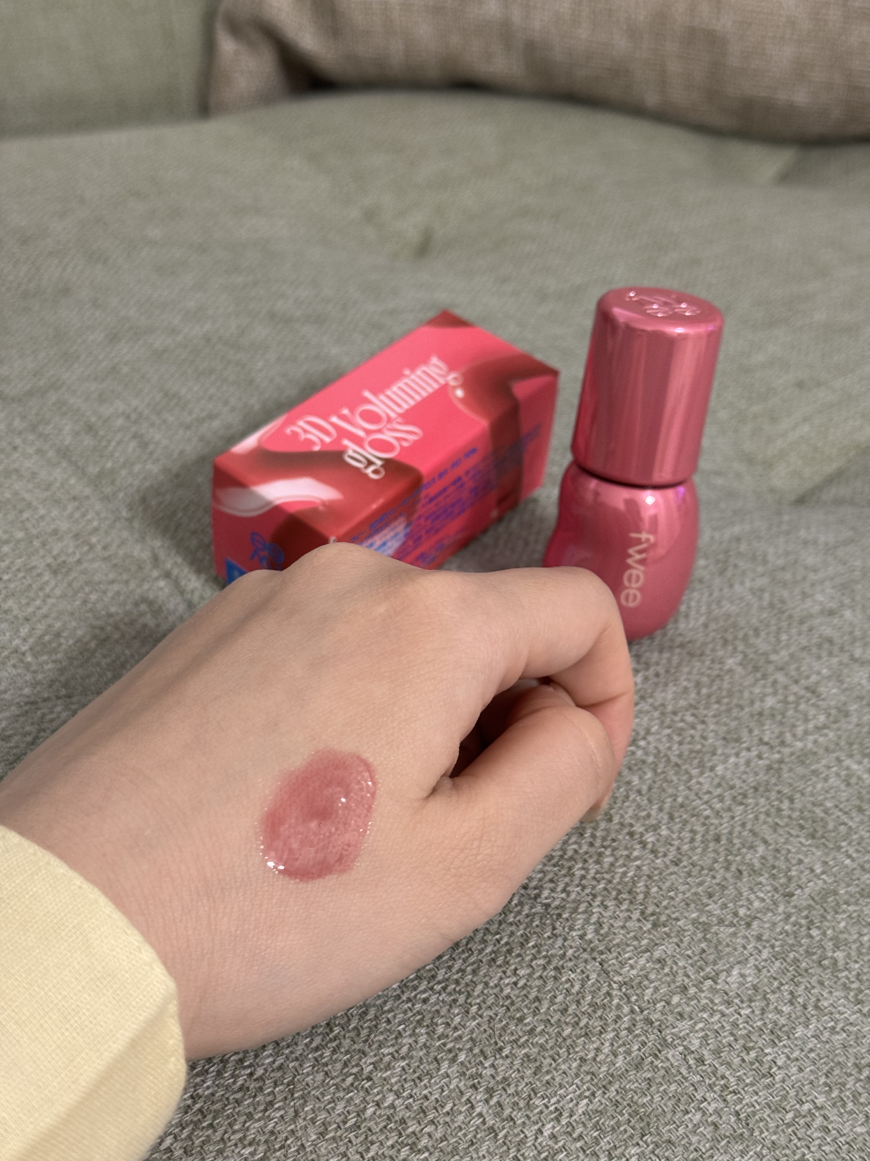 フィー 3Dボリューミンググロス B11 タロ 70％/fwee/リップグロスを使ったクチコミ（3枚目）